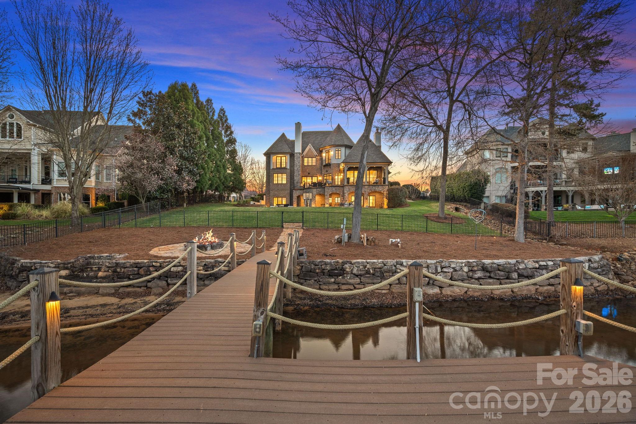 101 S Longfellow Lane