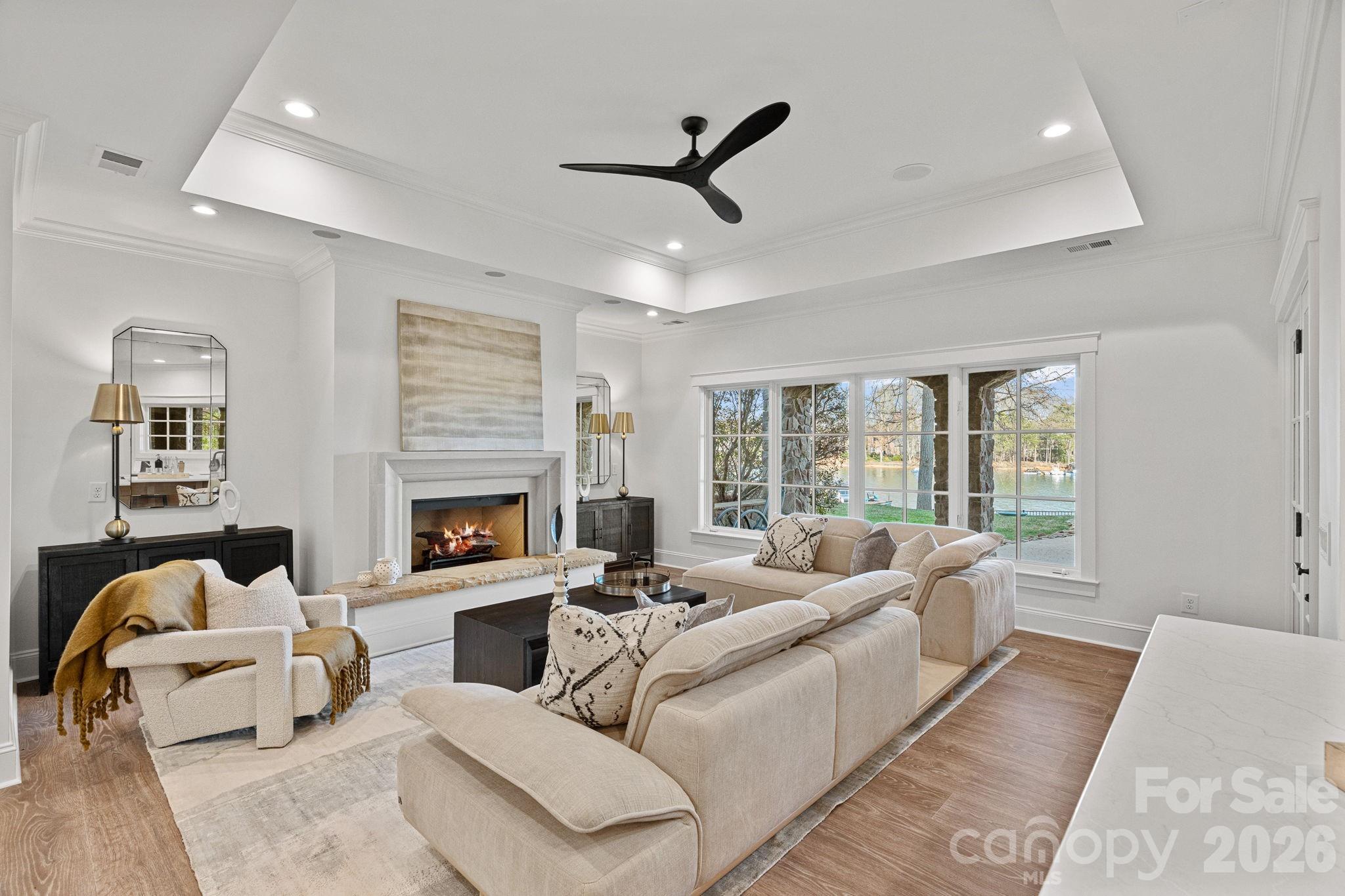 101 S Longfellow Lane