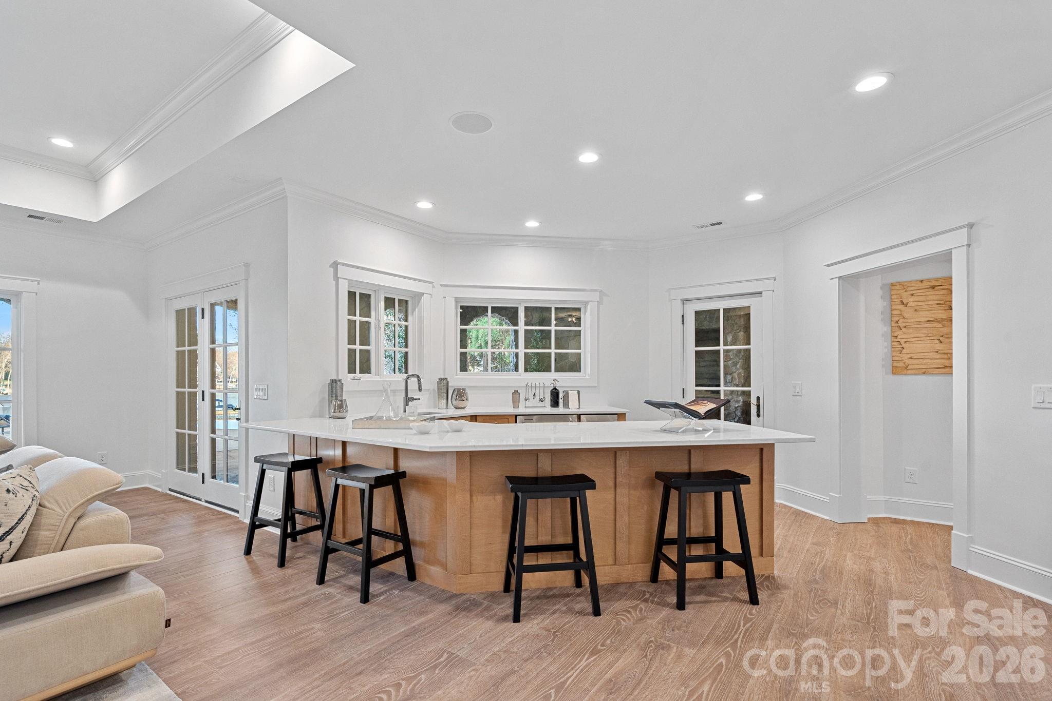 101 S Longfellow Lane