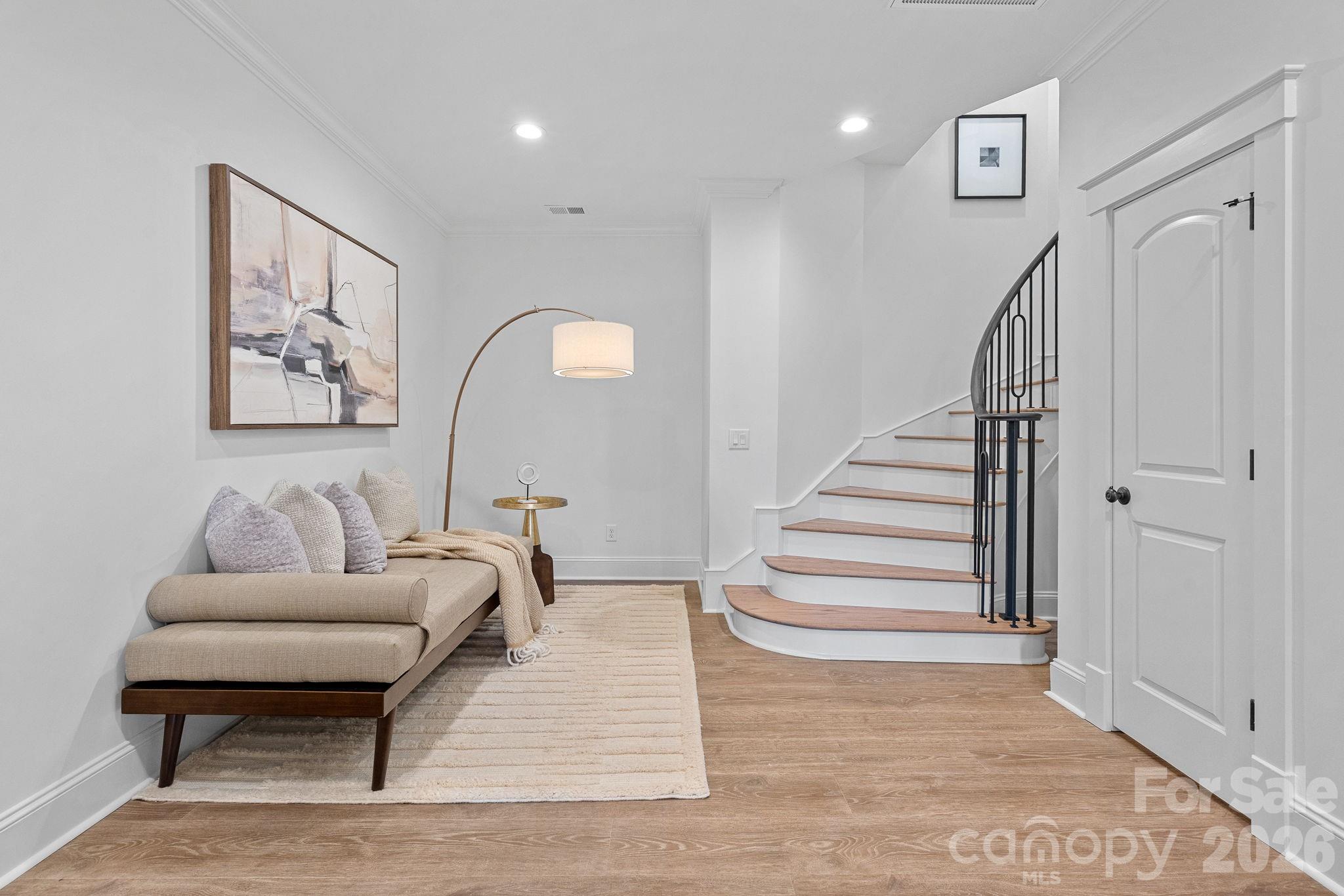 101 S Longfellow Lane