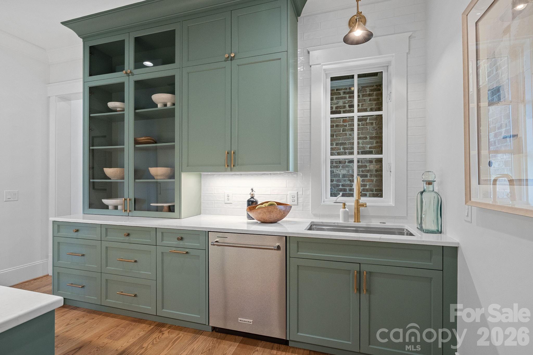 101 S Longfellow Lane