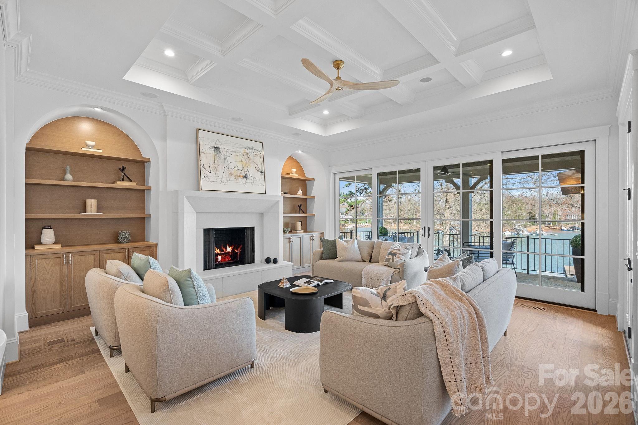 101 S Longfellow Lane