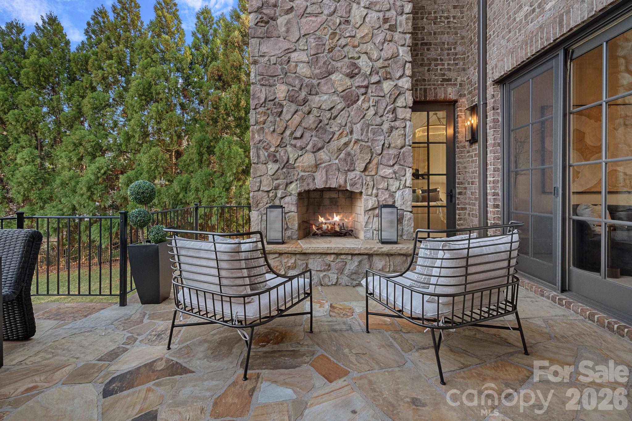 101 S Longfellow Lane