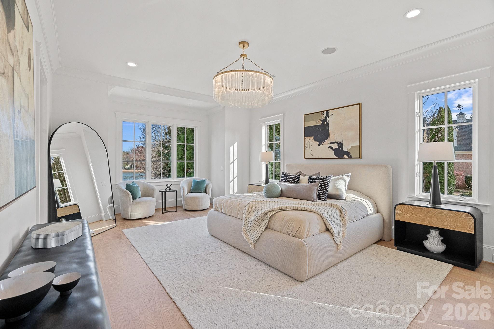 101 S Longfellow Lane