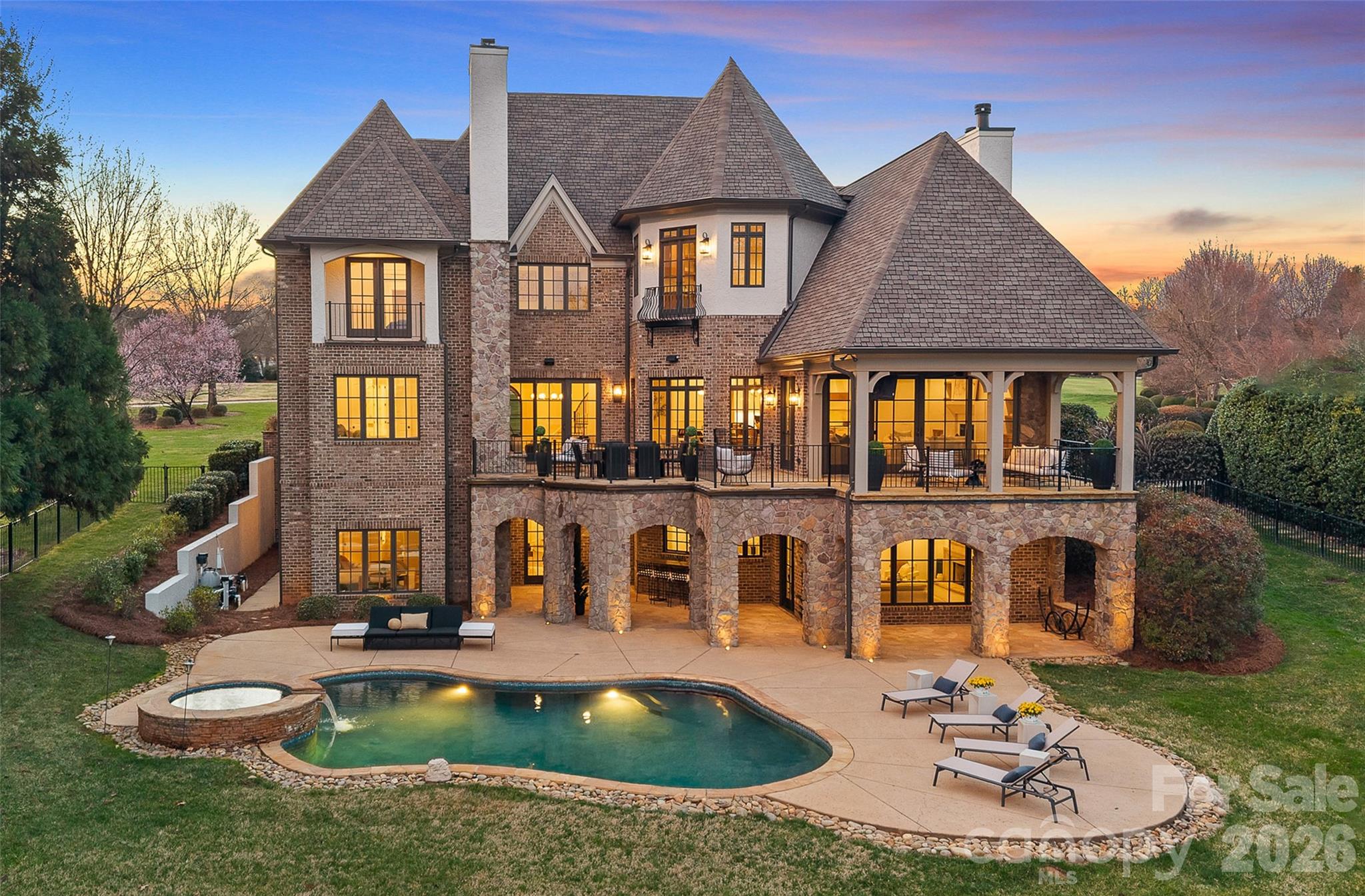 101 S Longfellow Lane