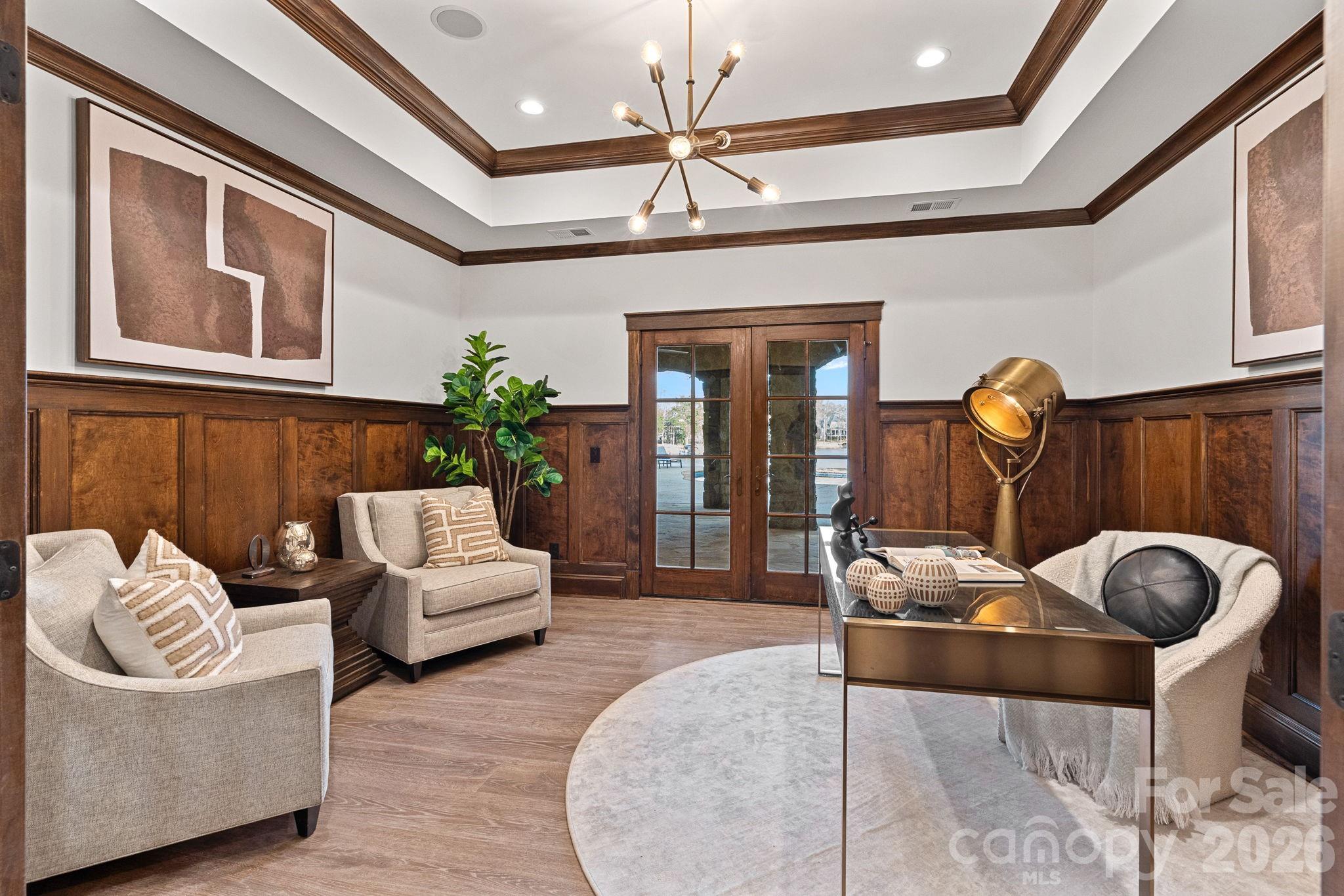 101 S Longfellow Lane