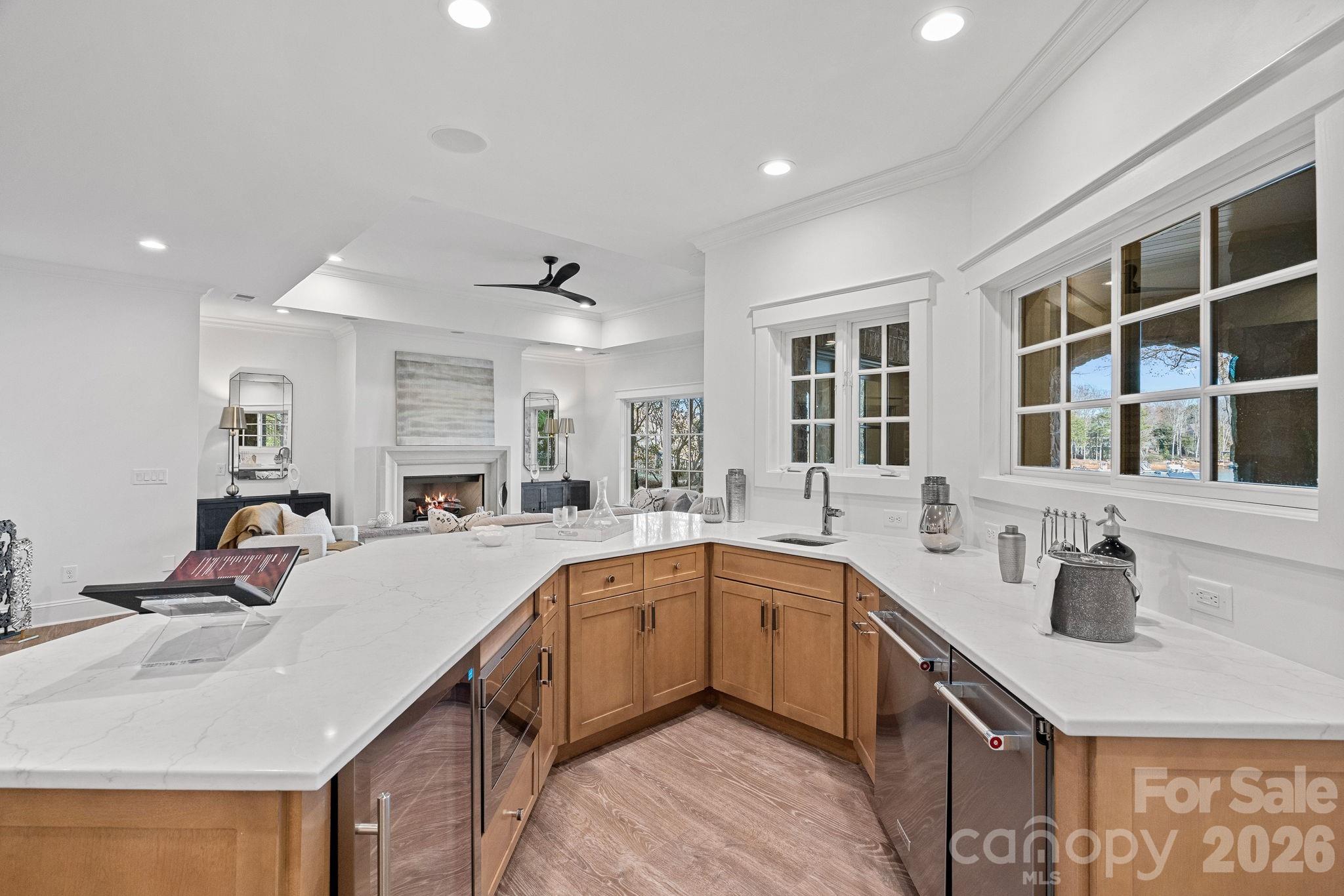 101 S Longfellow Lane