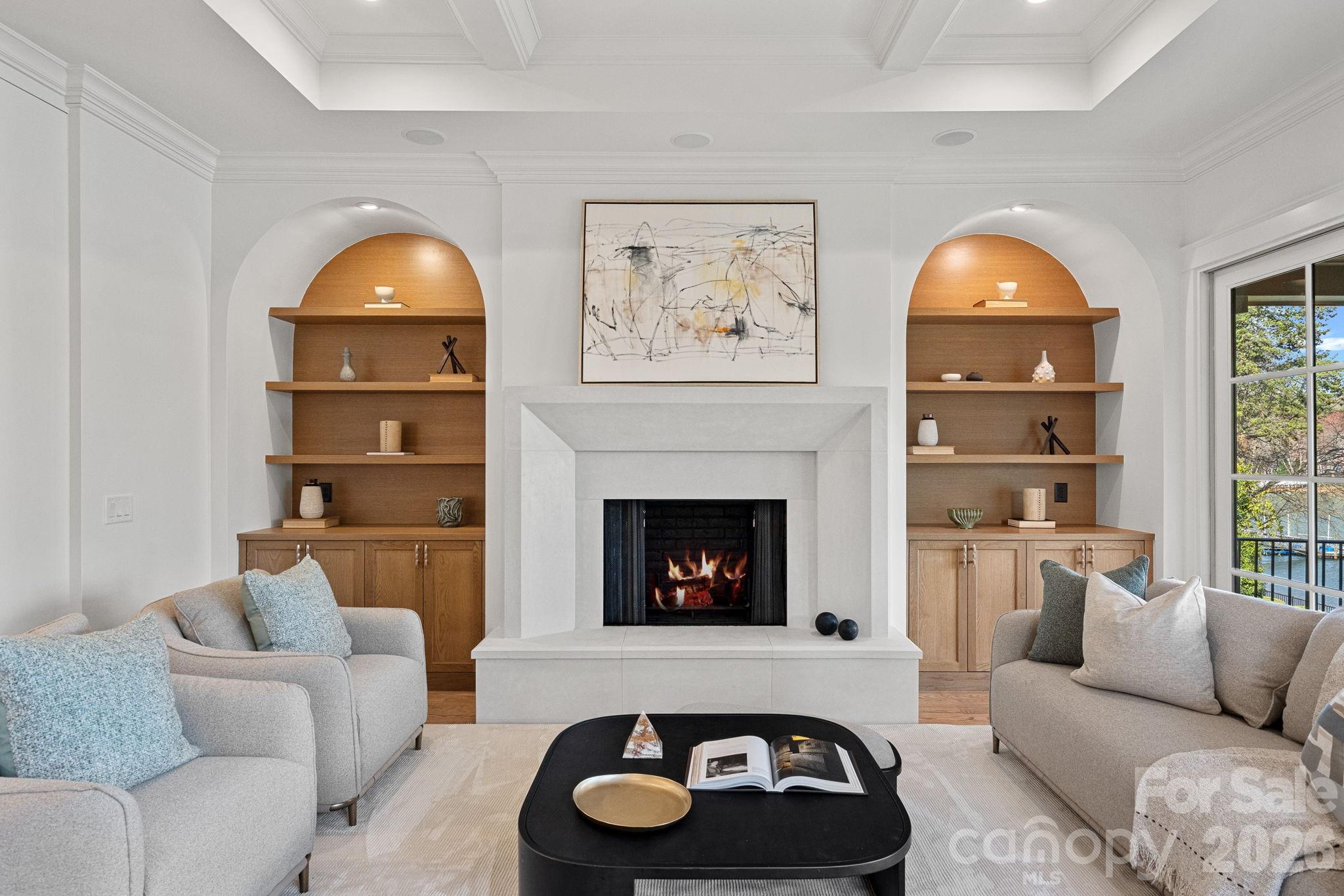 101 S Longfellow Lane