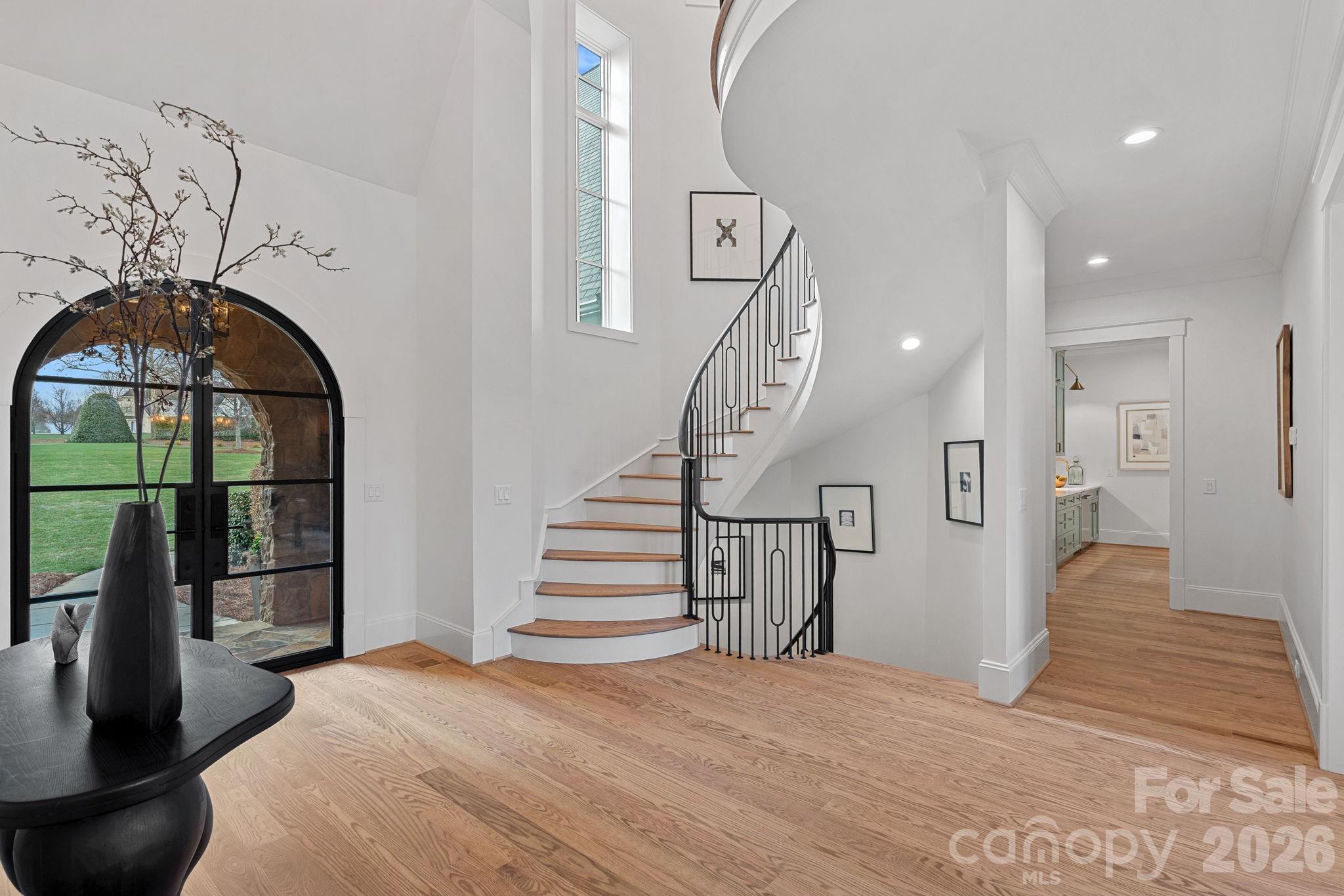 101 S Longfellow Lane