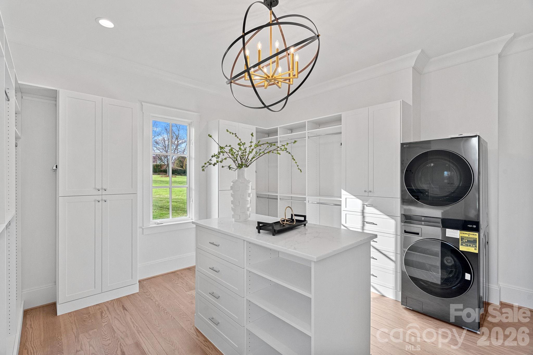 101 S Longfellow Lane