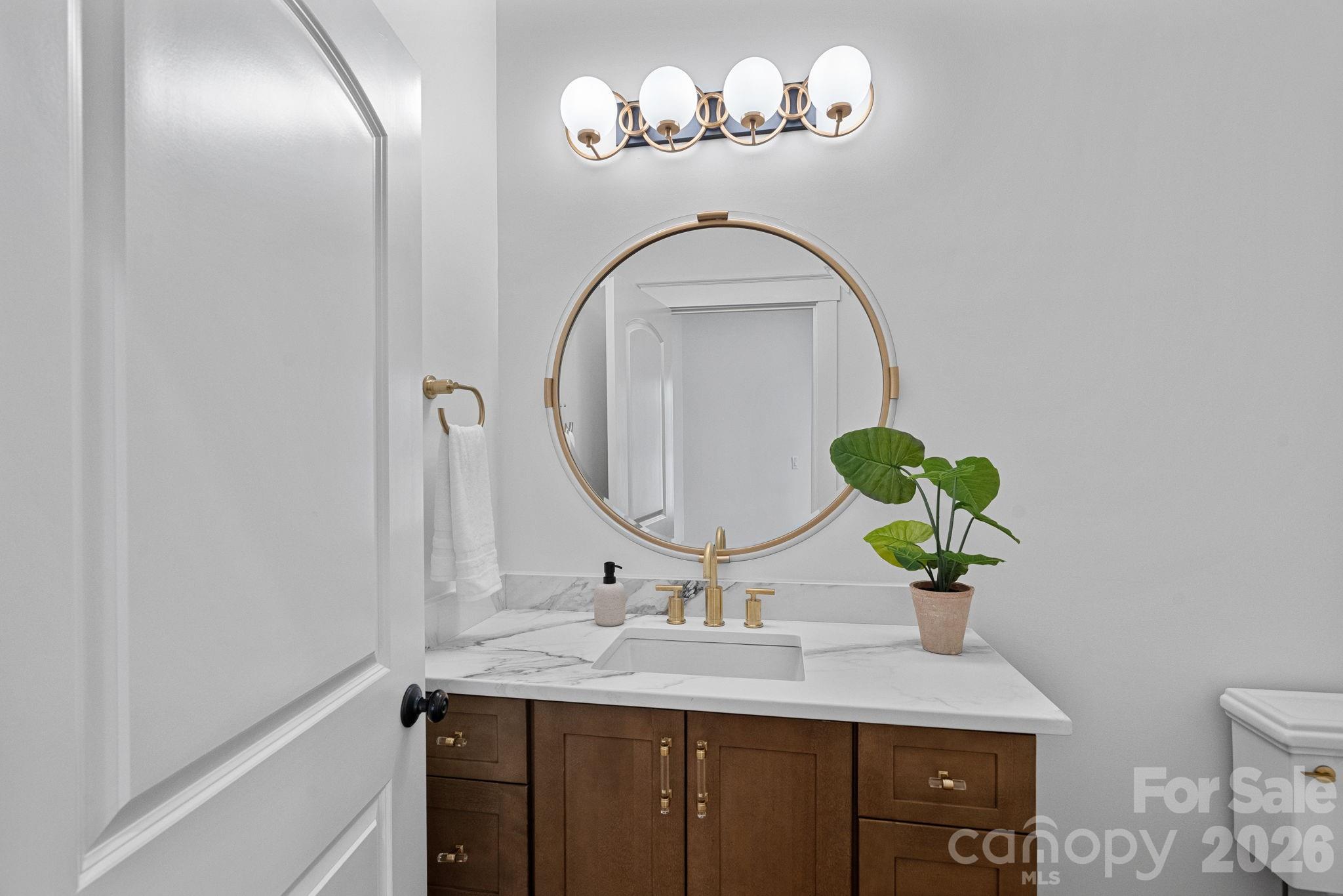 101 S Longfellow Lane