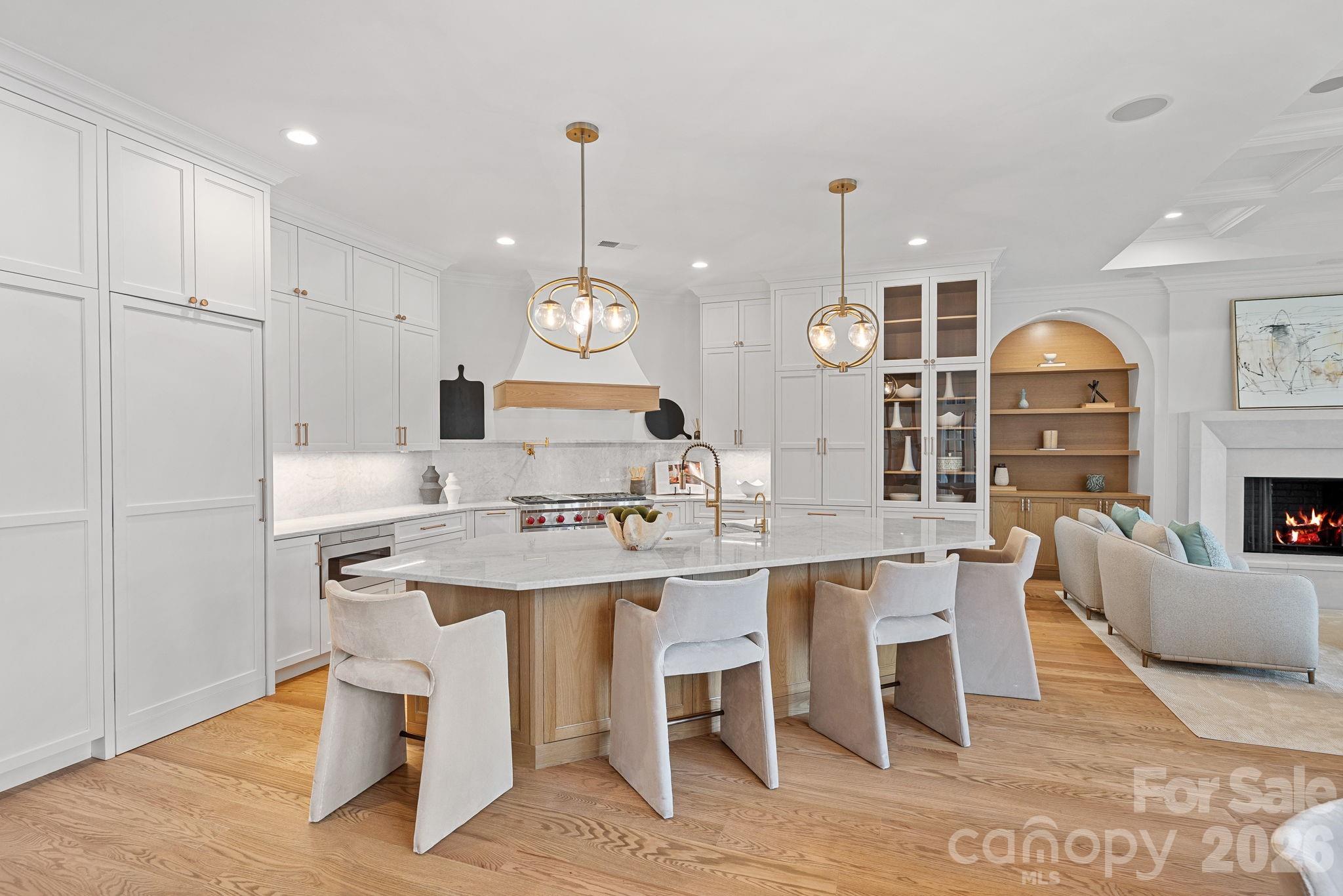 101 S Longfellow Lane