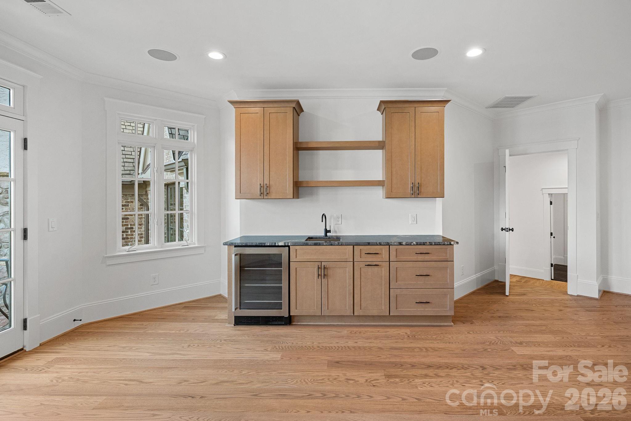 101 S Longfellow Lane