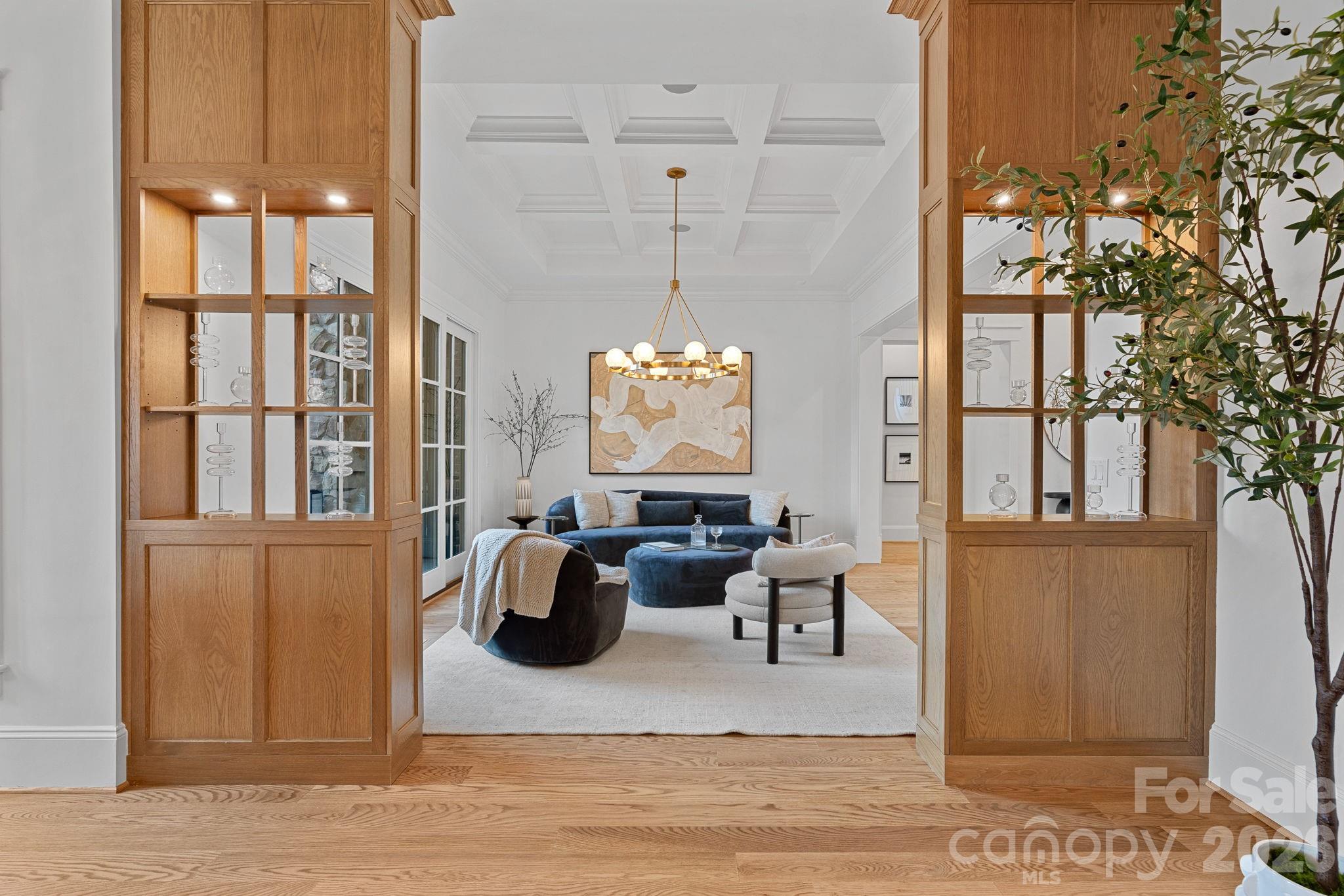 101 S Longfellow Lane