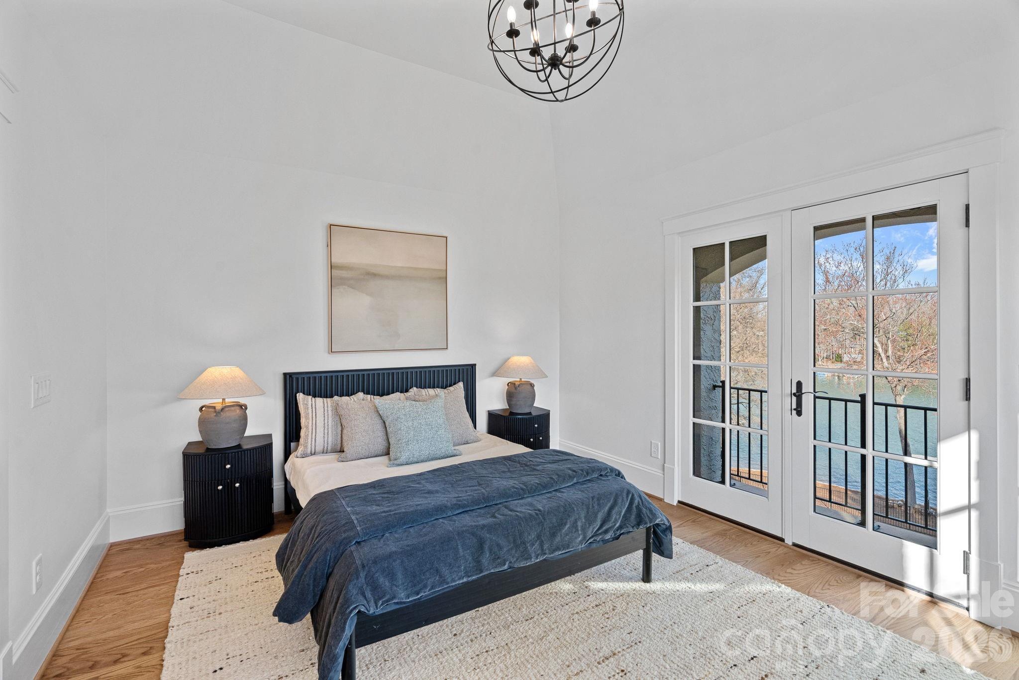 101 S Longfellow Lane