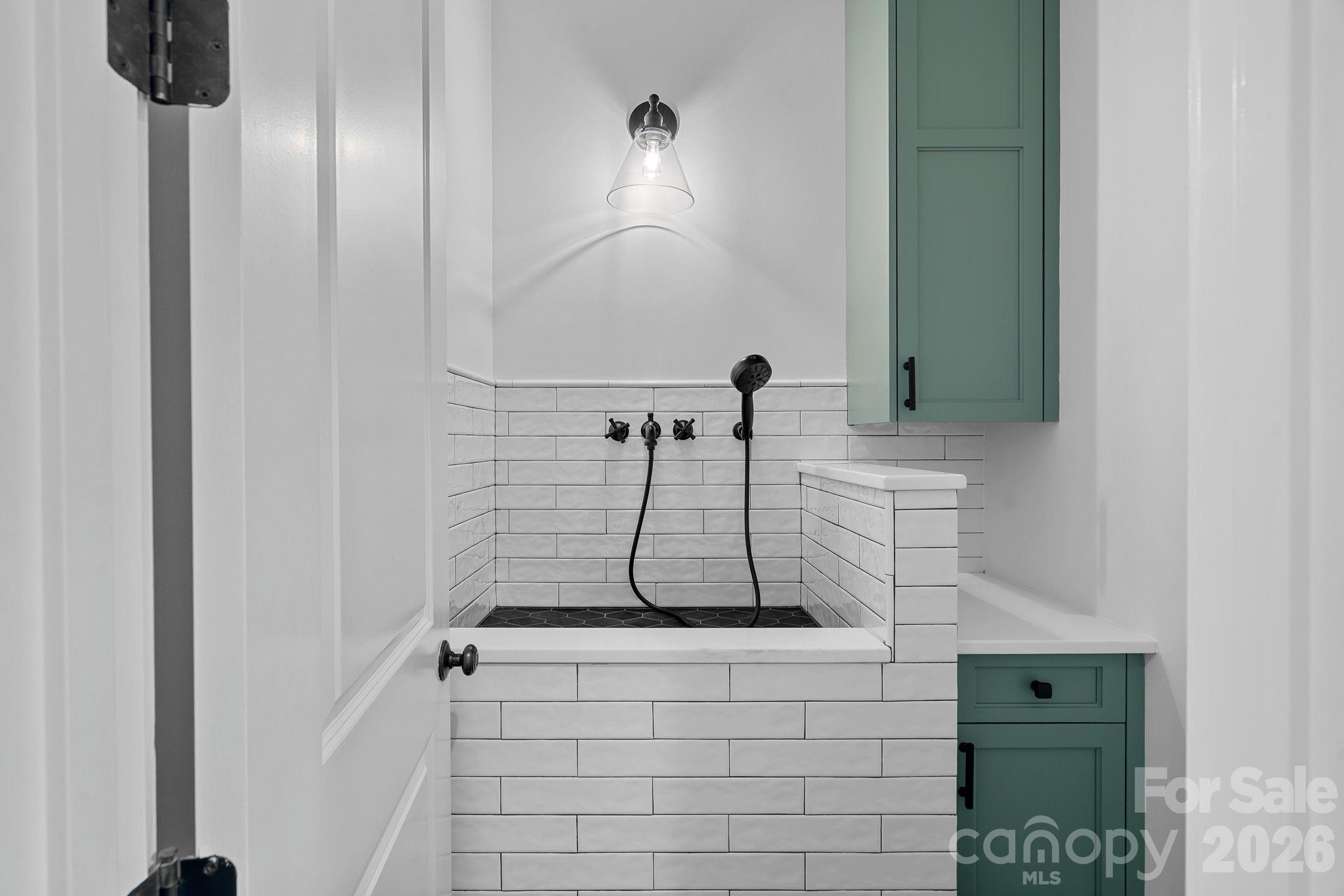 101 S Longfellow Lane