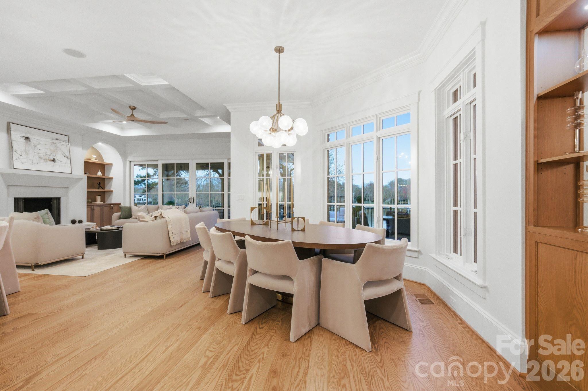 101 S Longfellow Lane