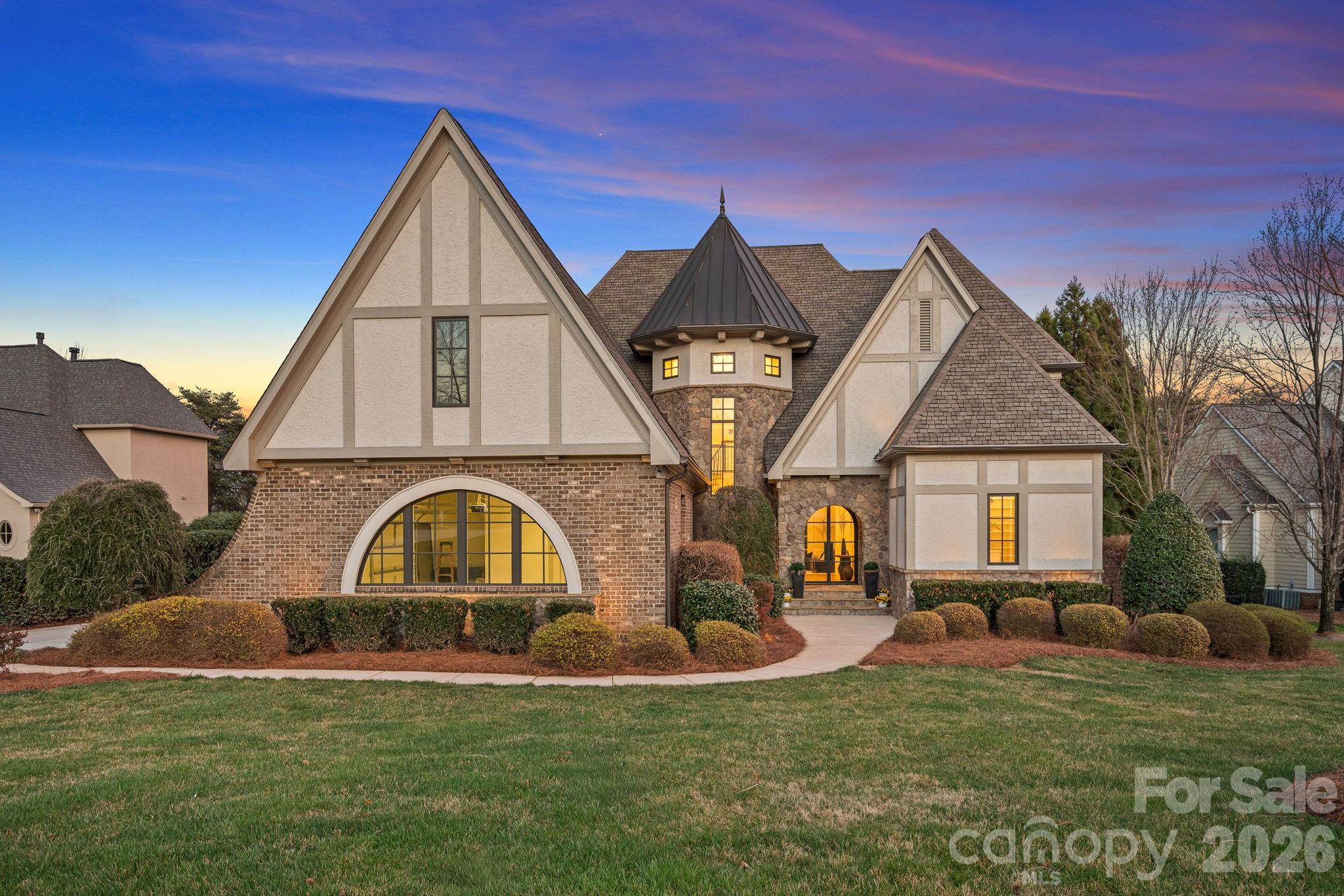 101 S Longfellow Lane