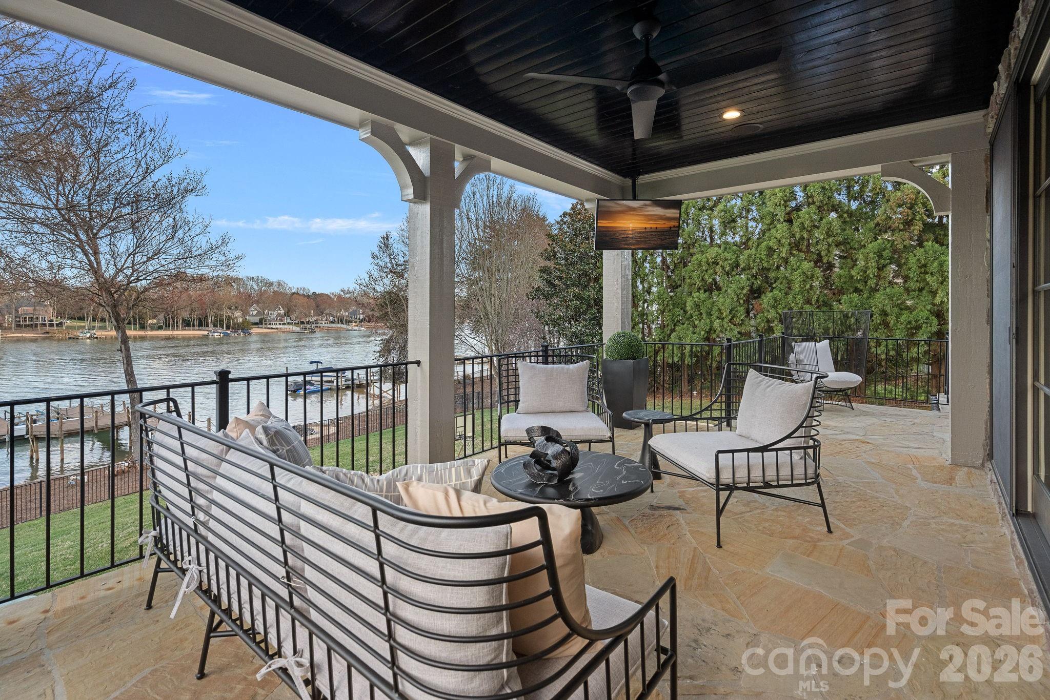 101 S Longfellow Lane