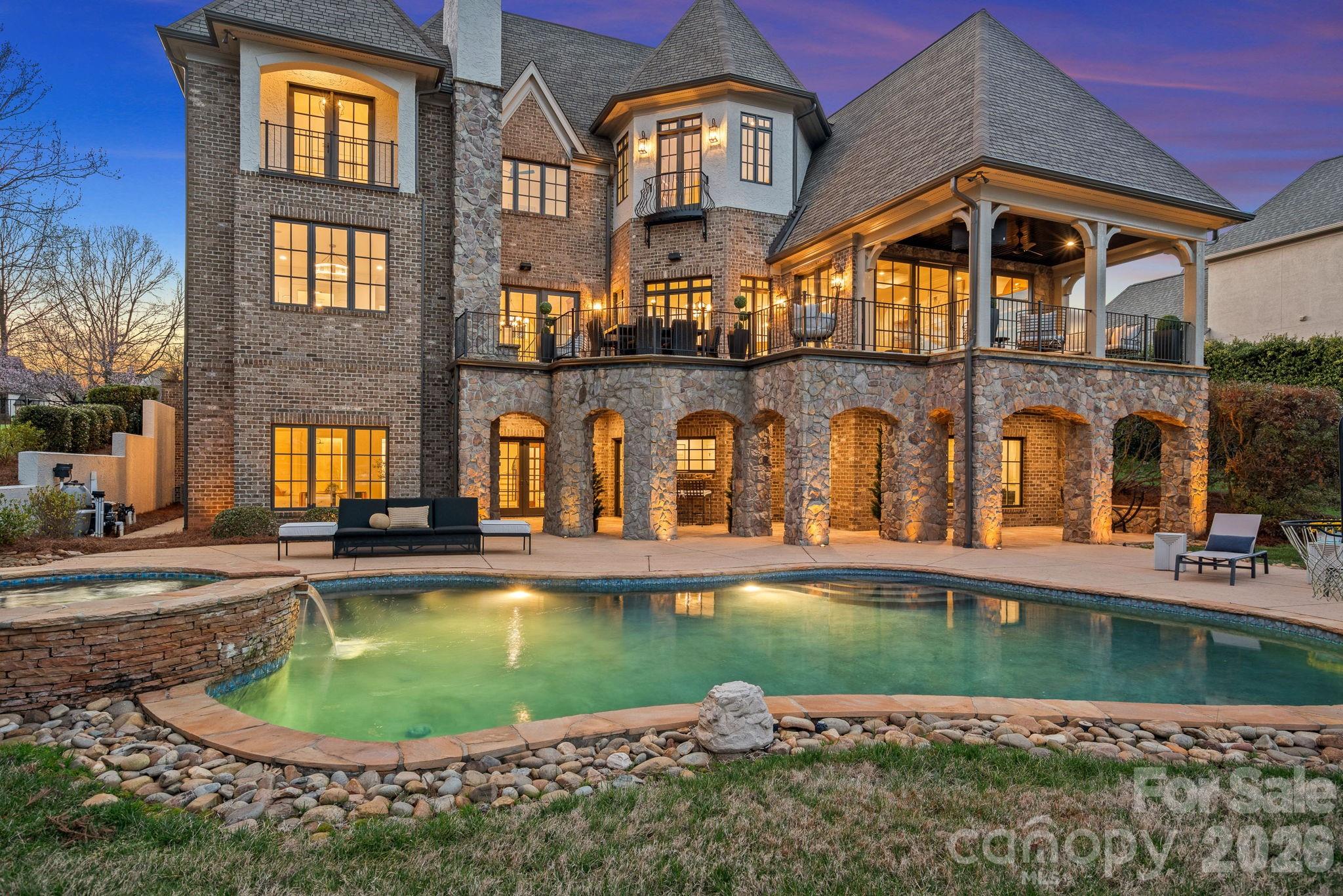 101 S Longfellow Lane