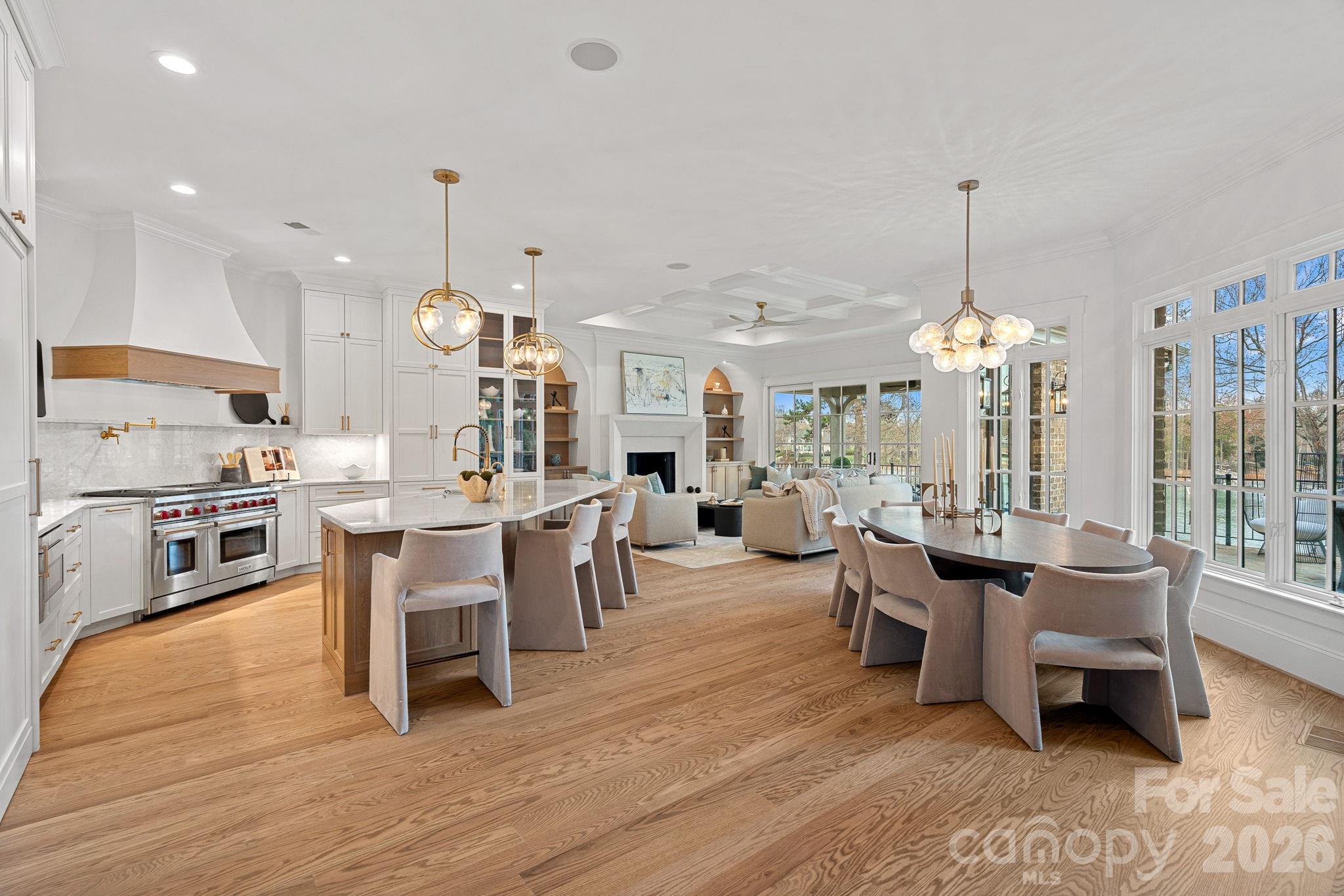 101 S Longfellow Lane