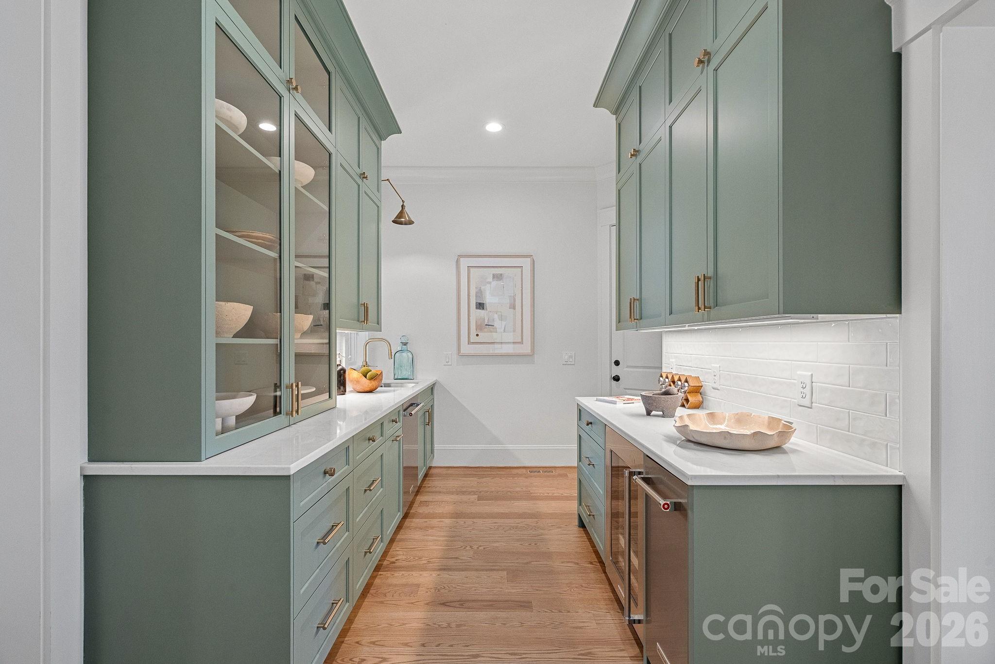 101 S Longfellow Lane