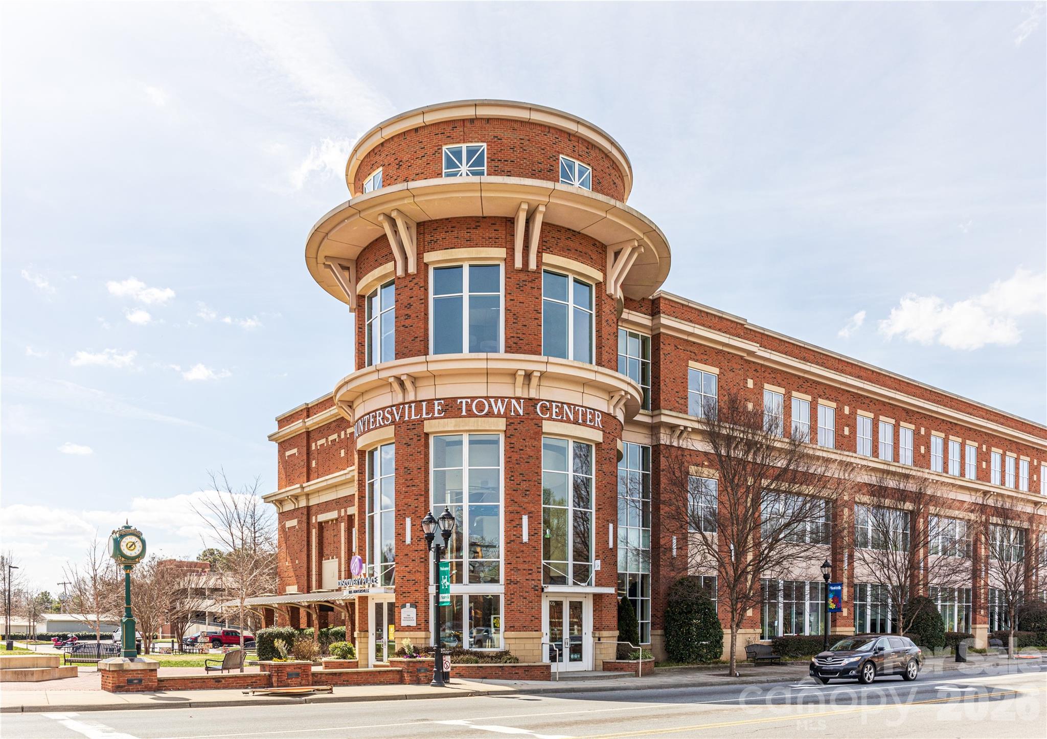 732 Falling Oak Alley