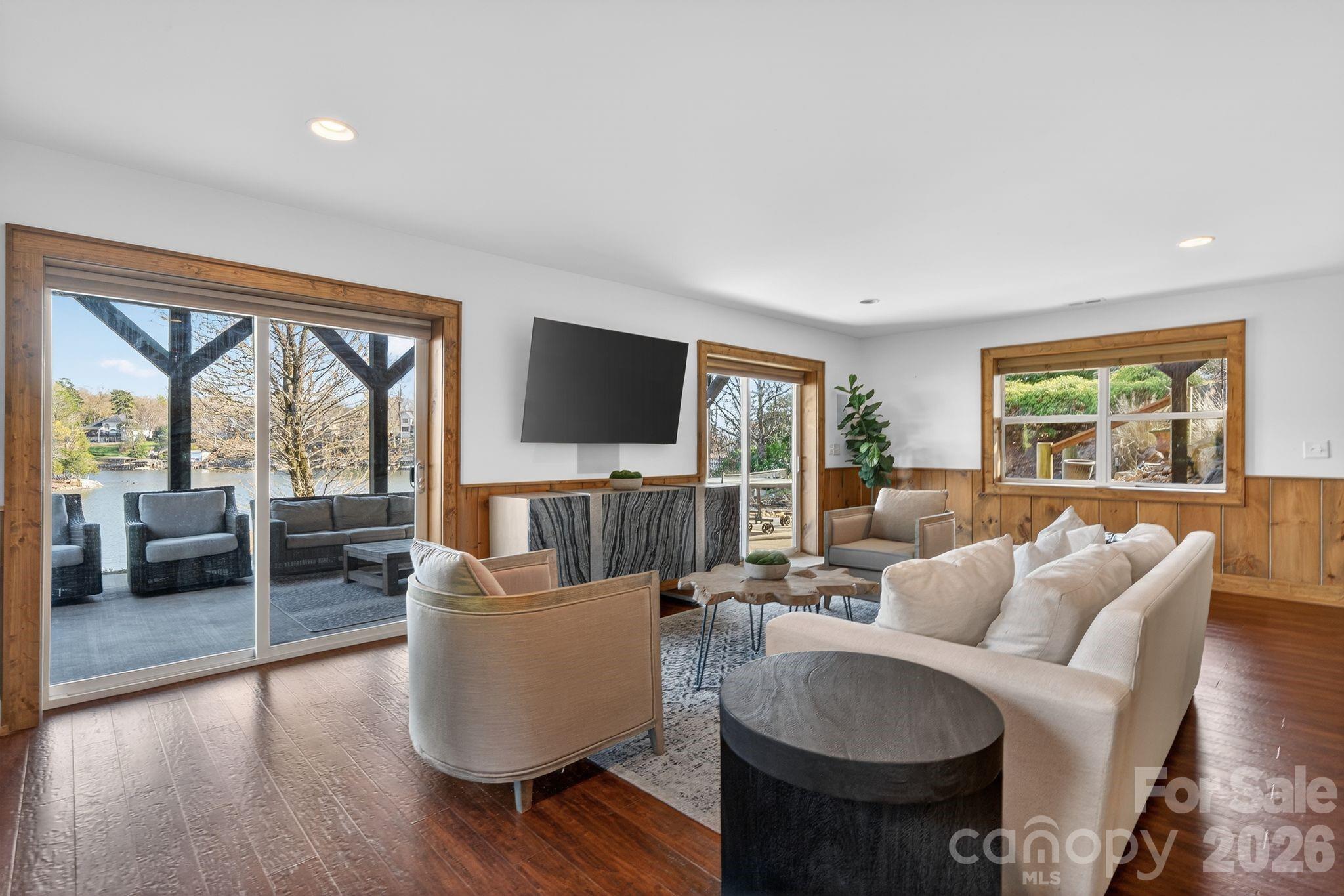 8428 Island Point Road