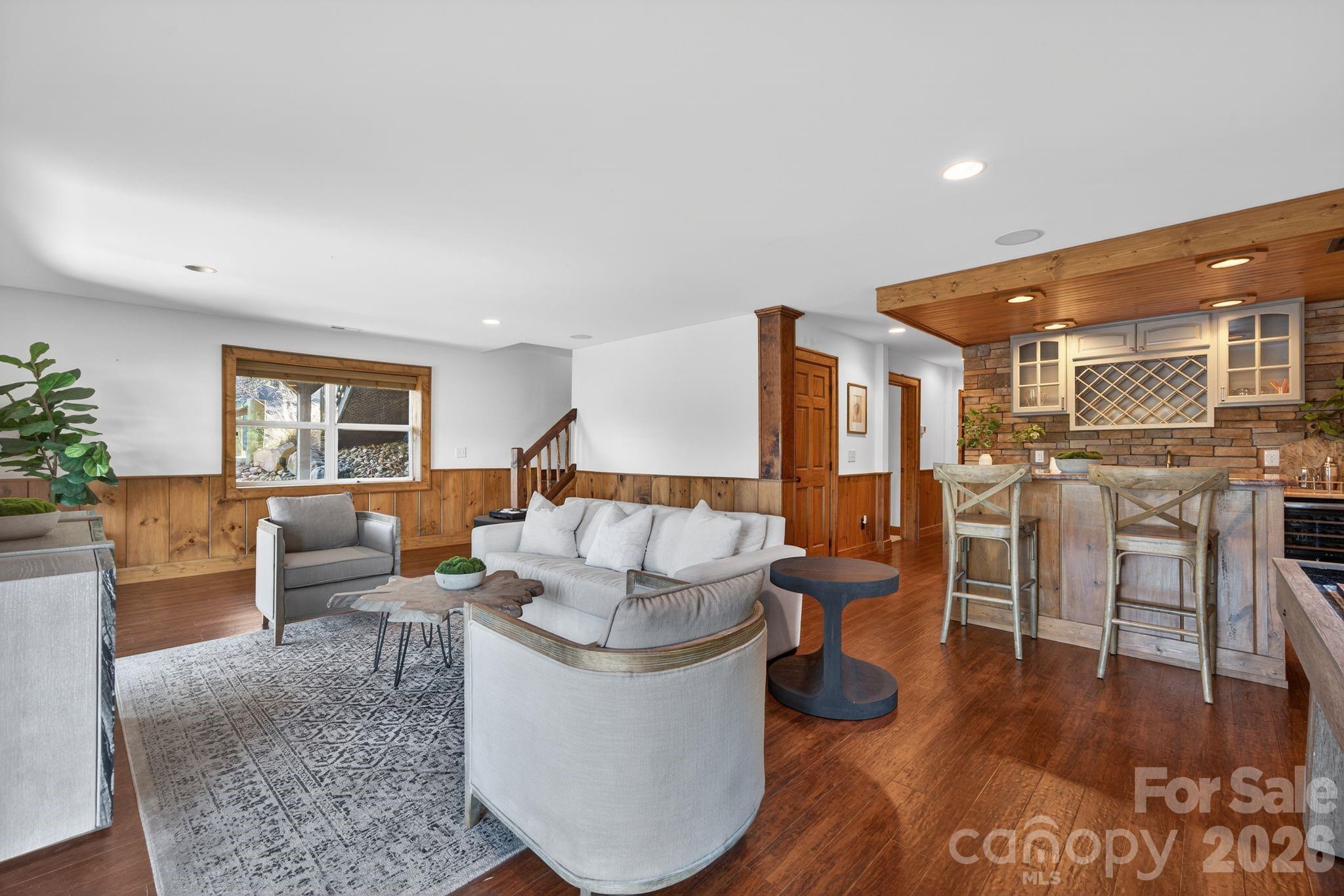 8428 Island Point Road