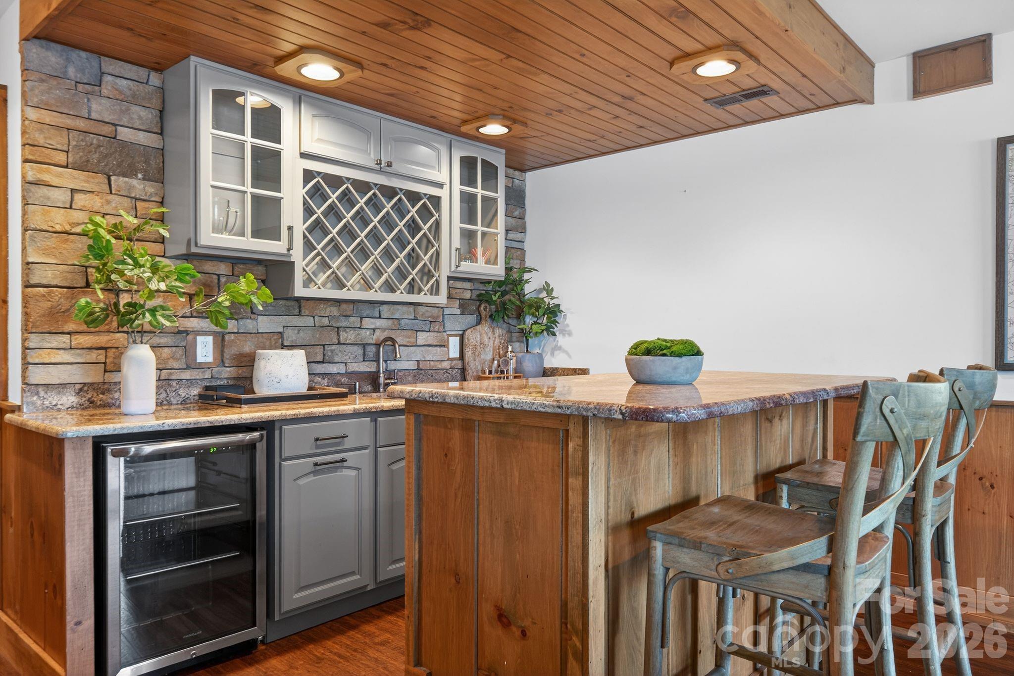 8428 Island Point Road