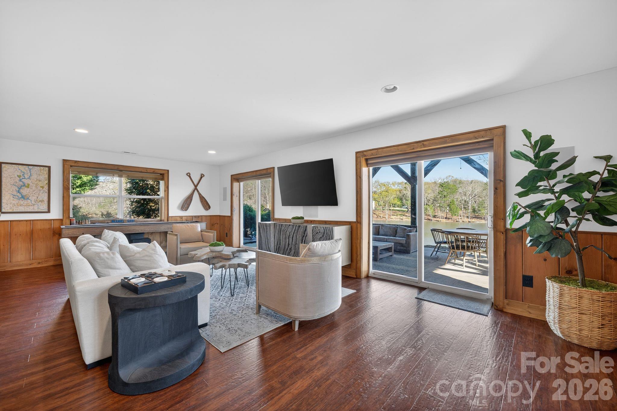 8428 Island Point Road