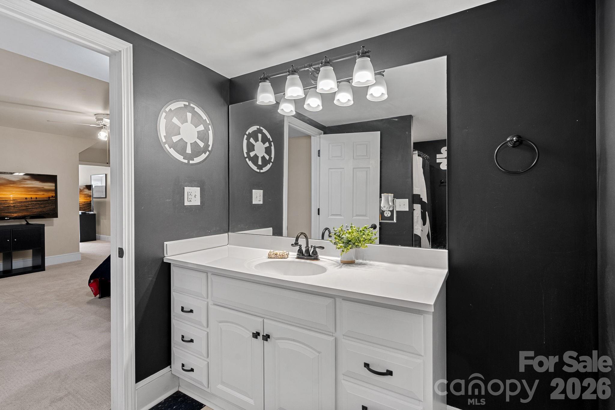 134 Lawrence Tee Lane