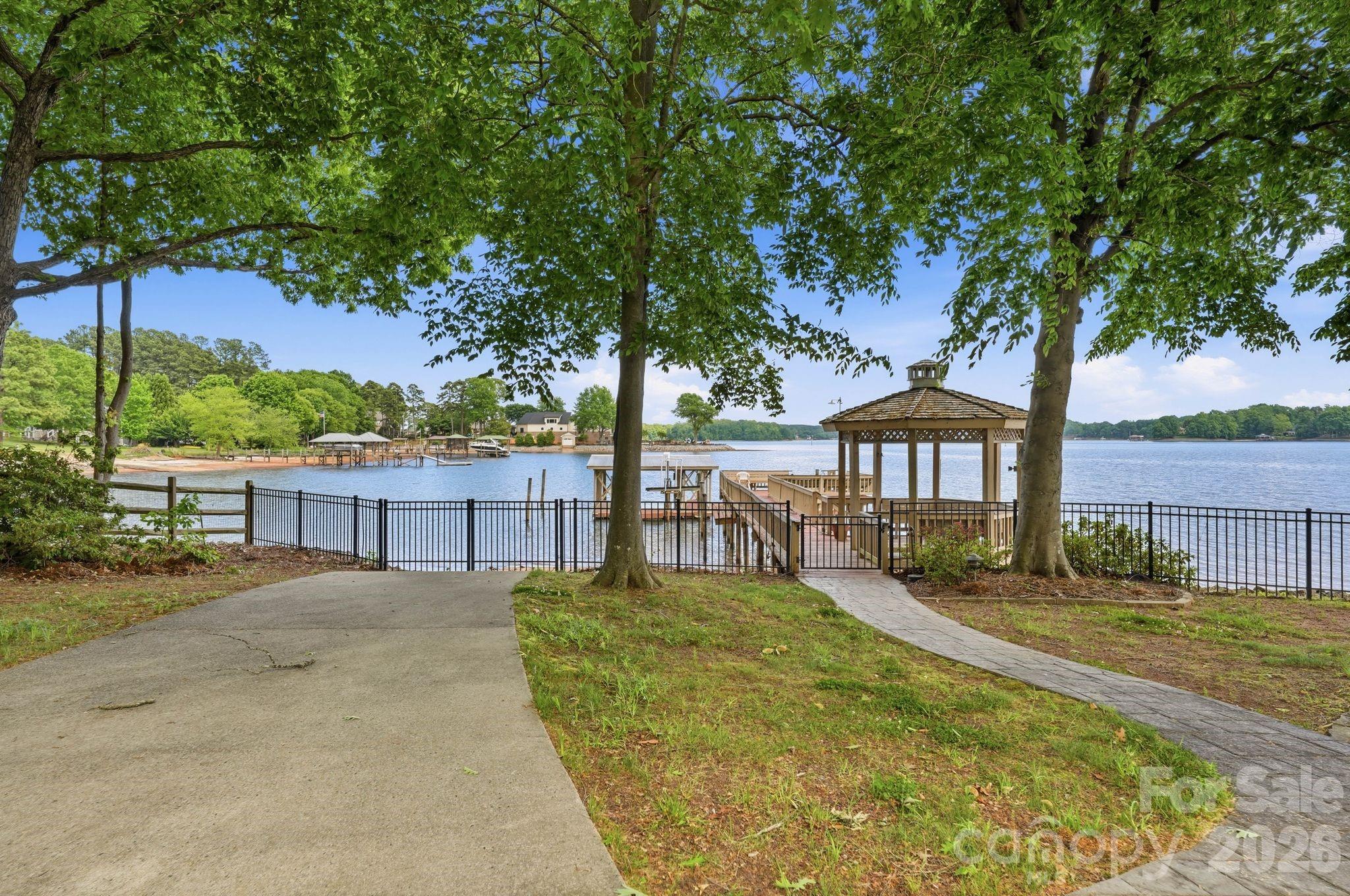 3725 Kingfisher Lane