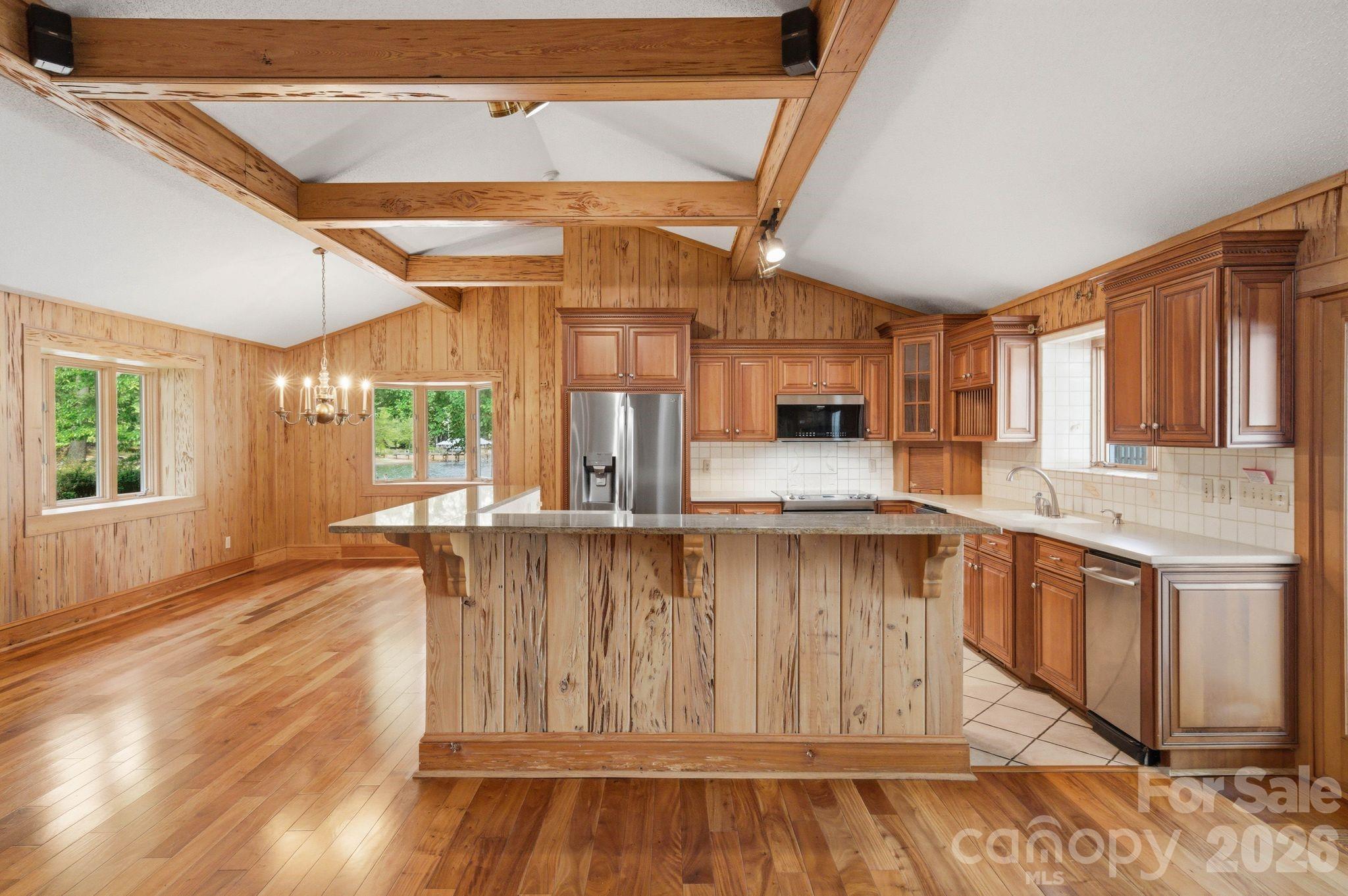 3725 Kingfisher Lane