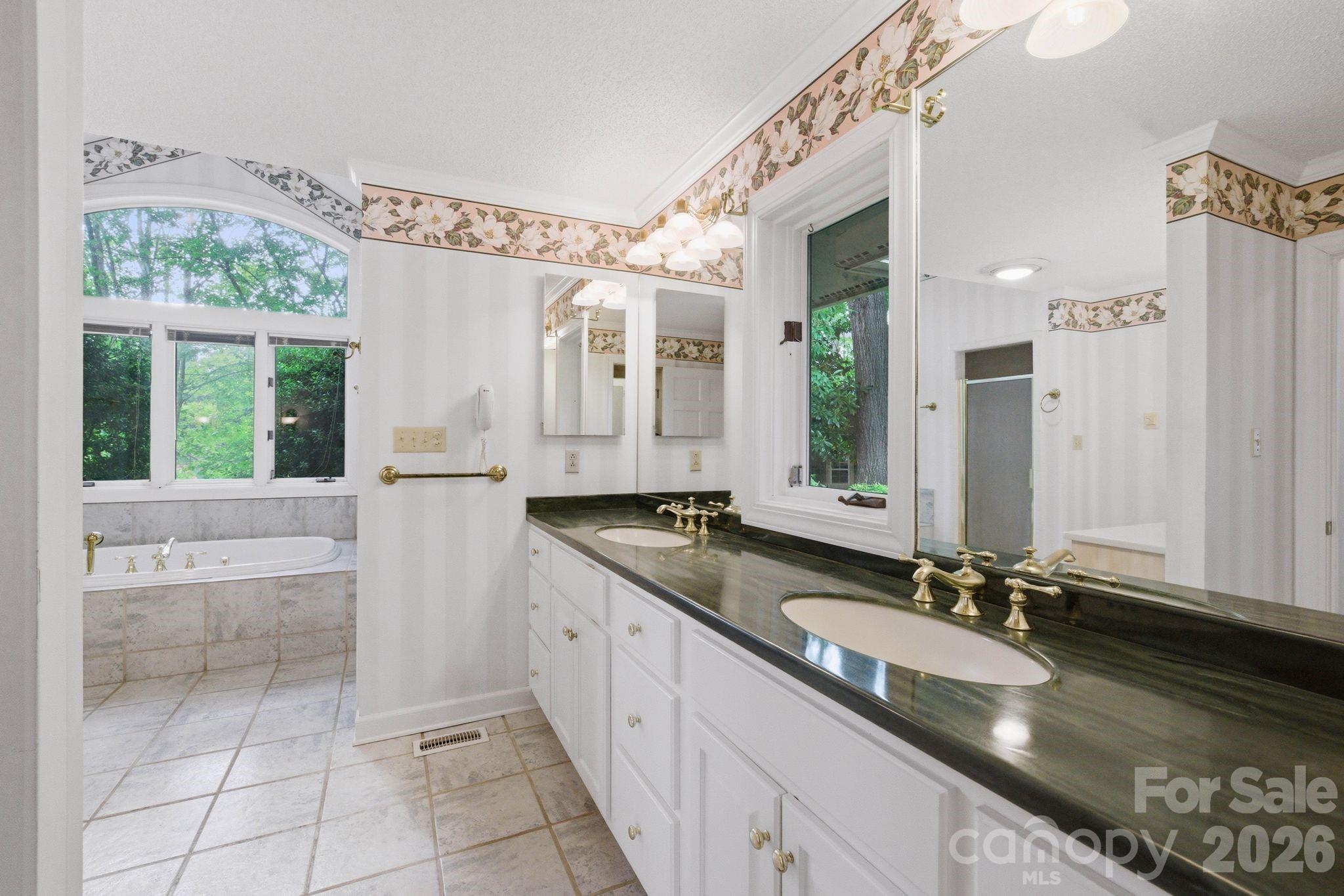 3725 Kingfisher Lane