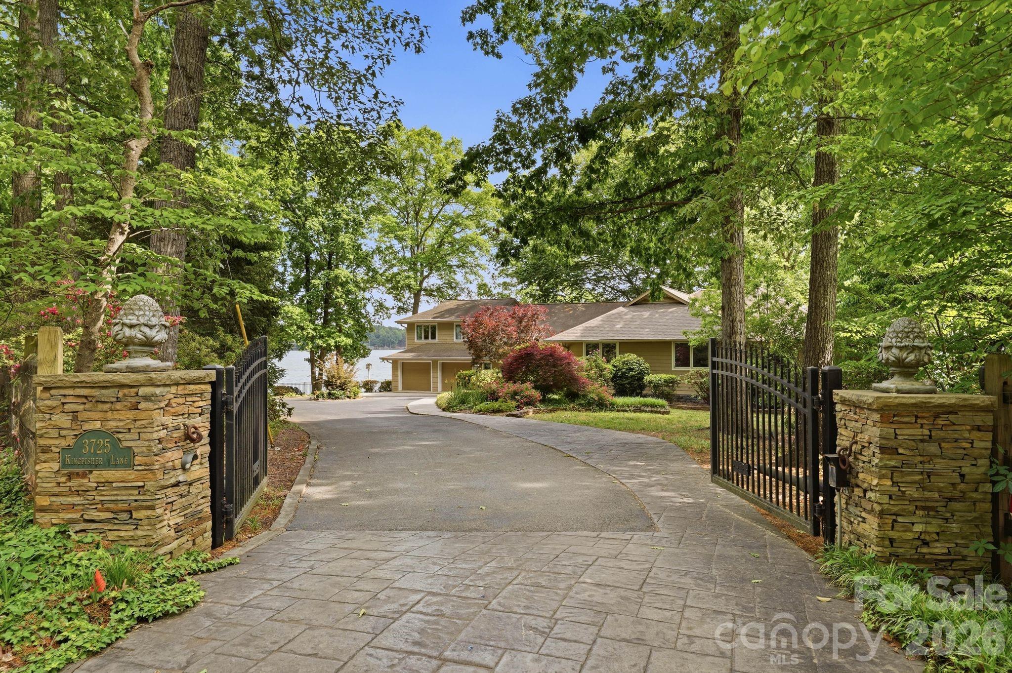 3725 Kingfisher Lane