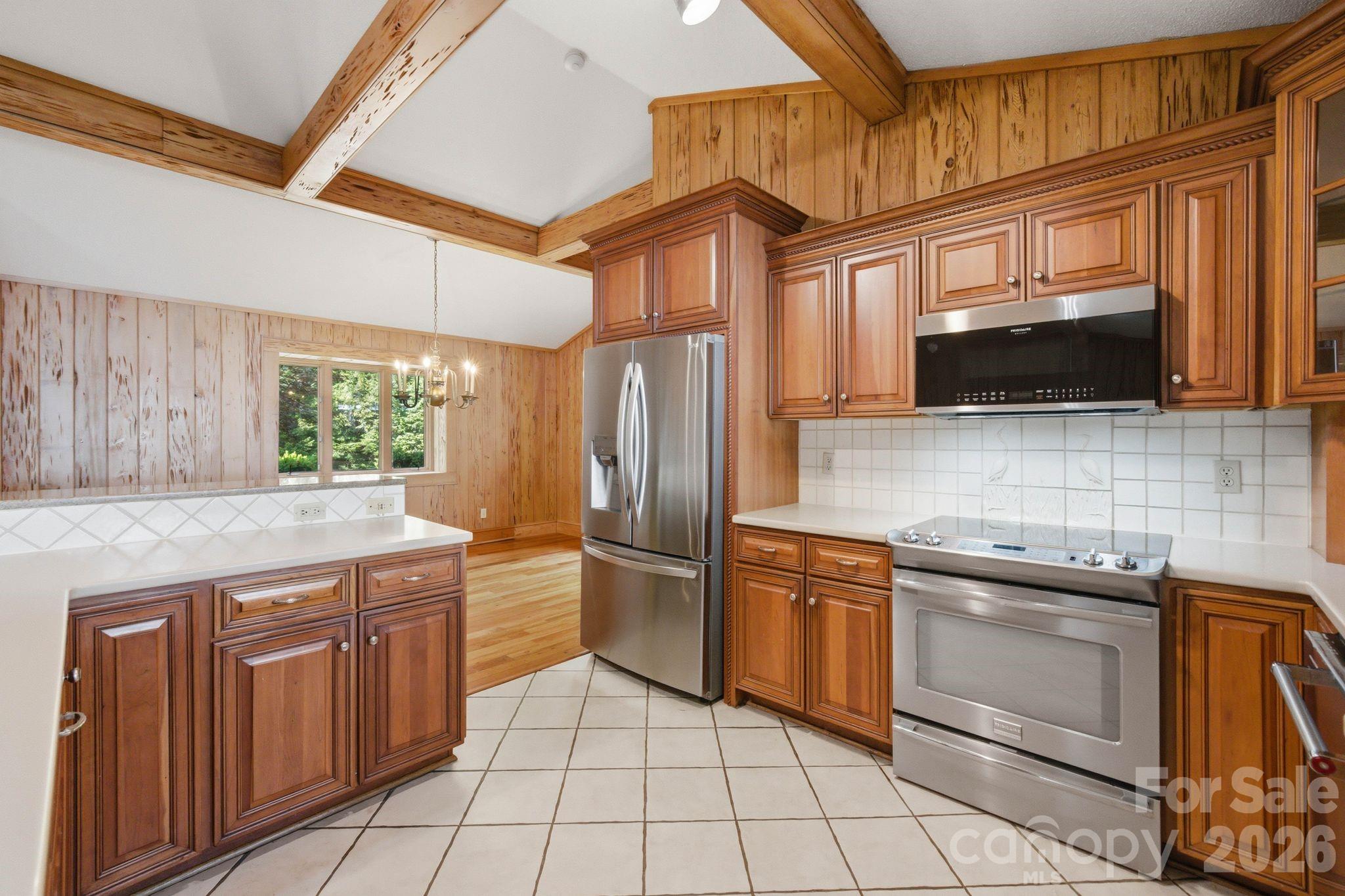3725 Kingfisher Lane