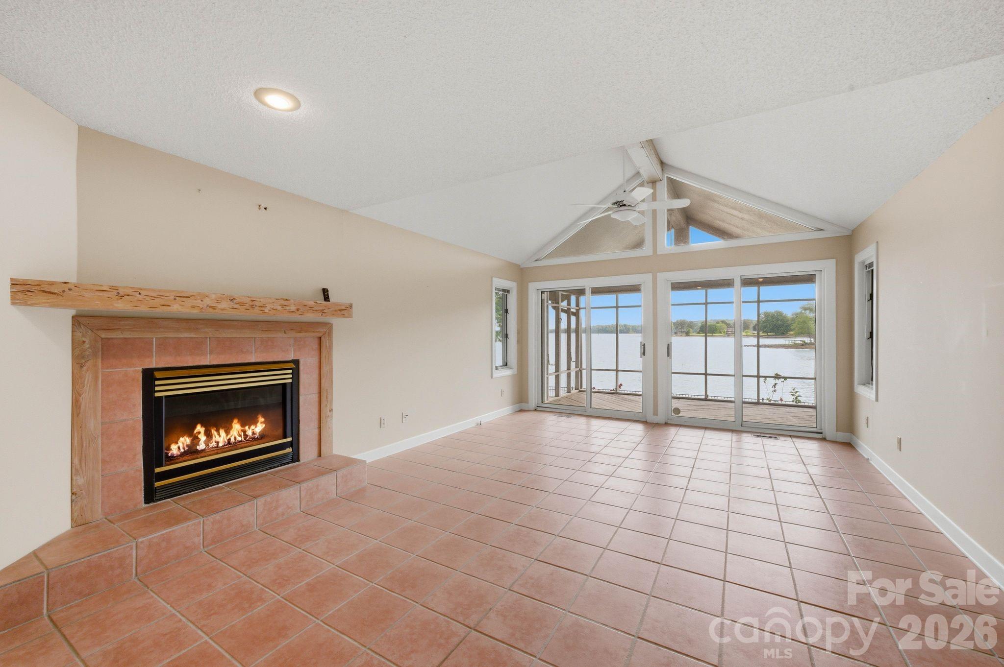 3725 Kingfisher Lane