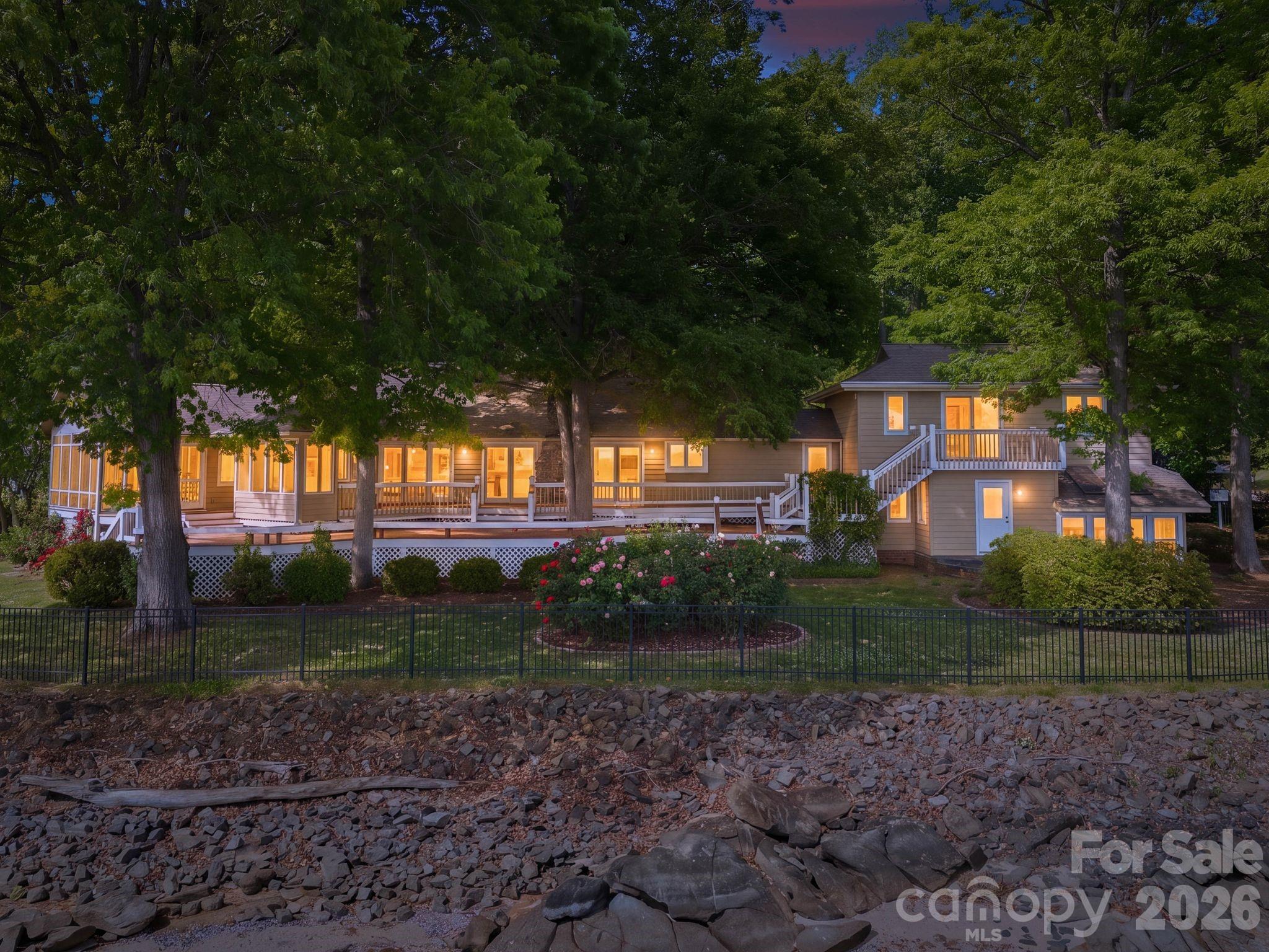 3725 Kingfisher Lane