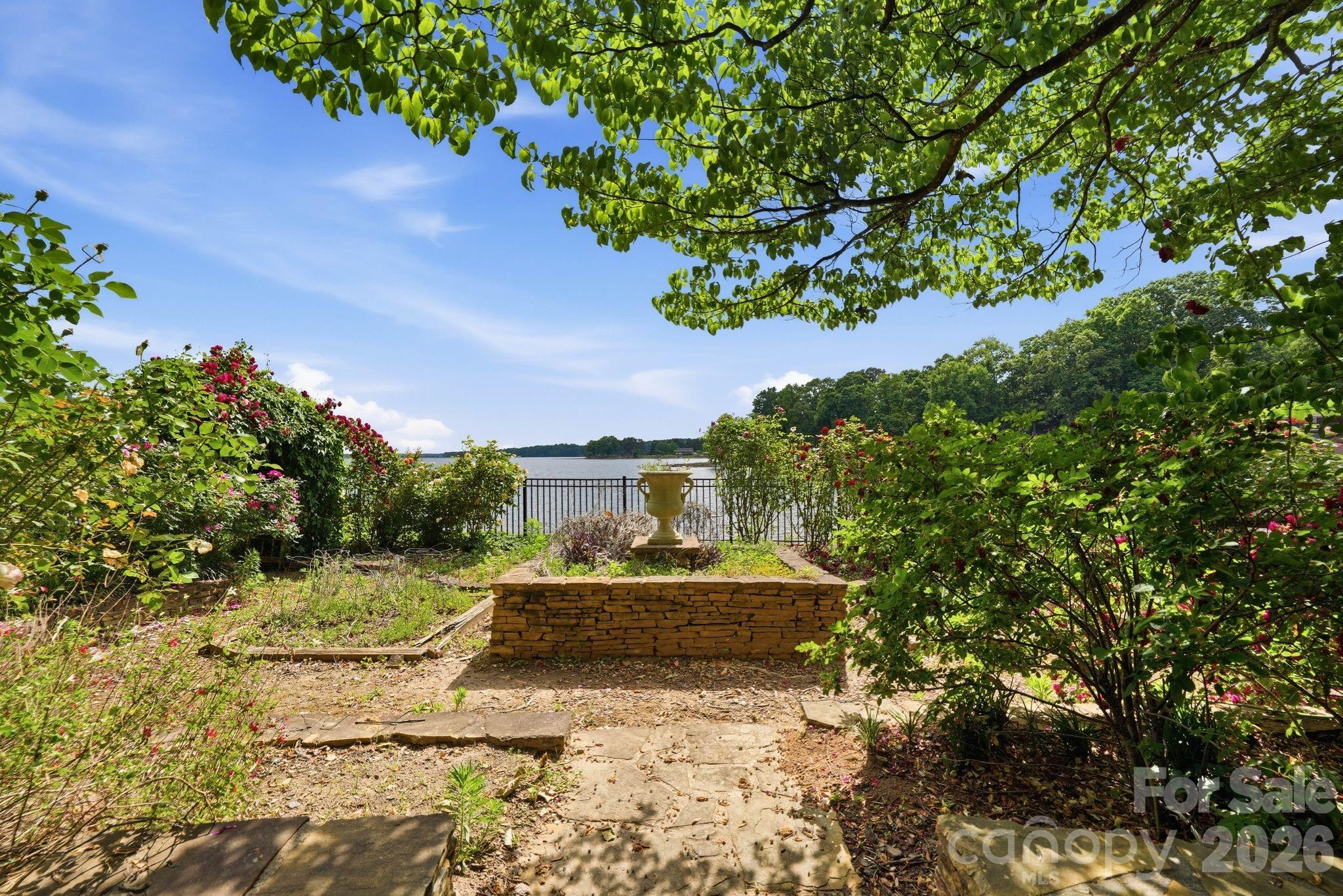 3725 Kingfisher Lane