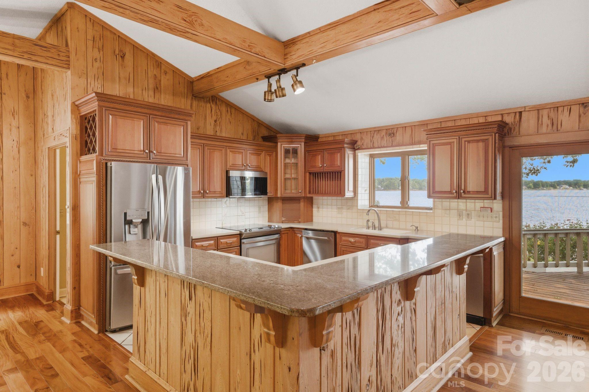 3725 Kingfisher Lane