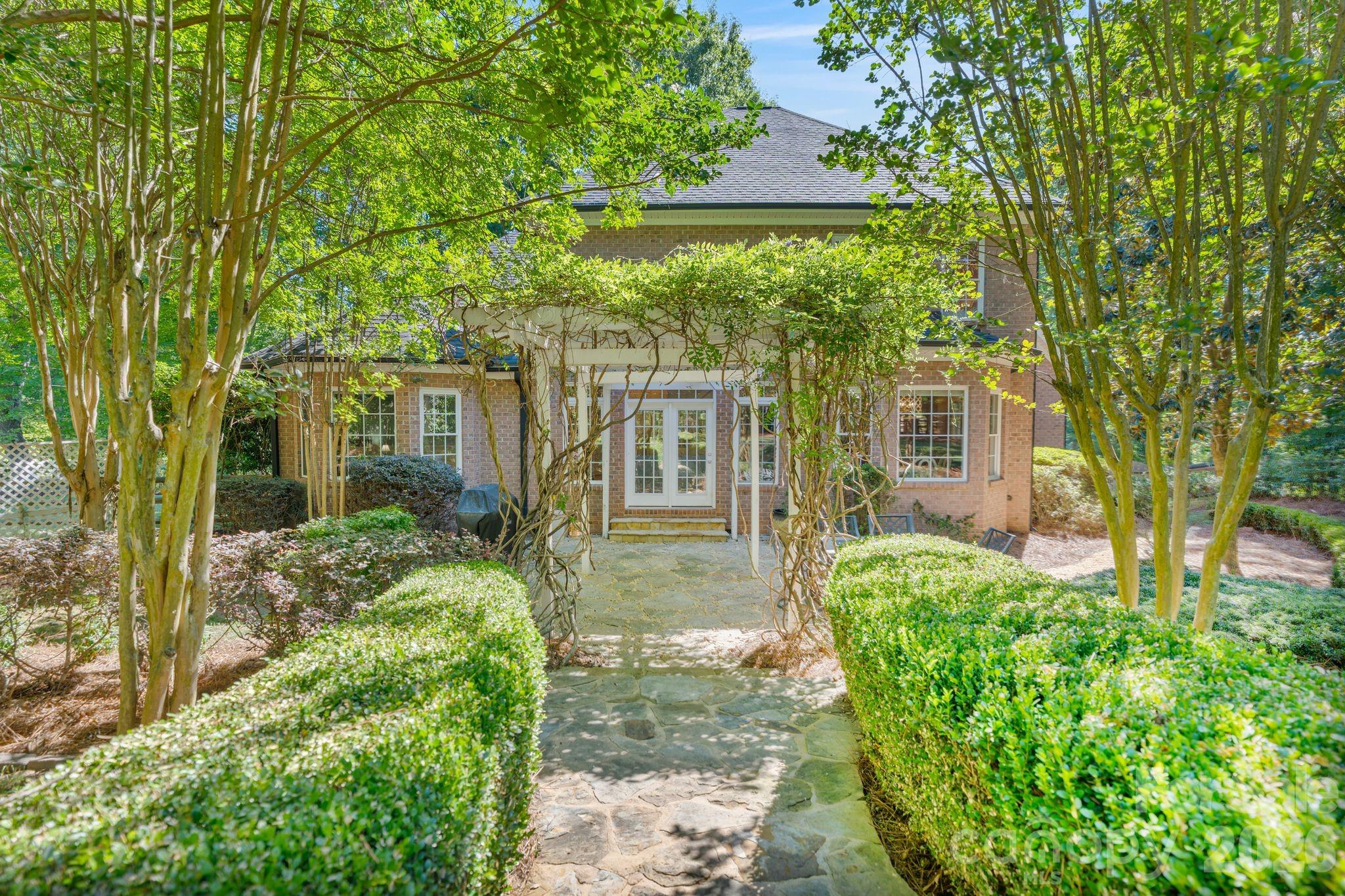 108 Broadview Circle