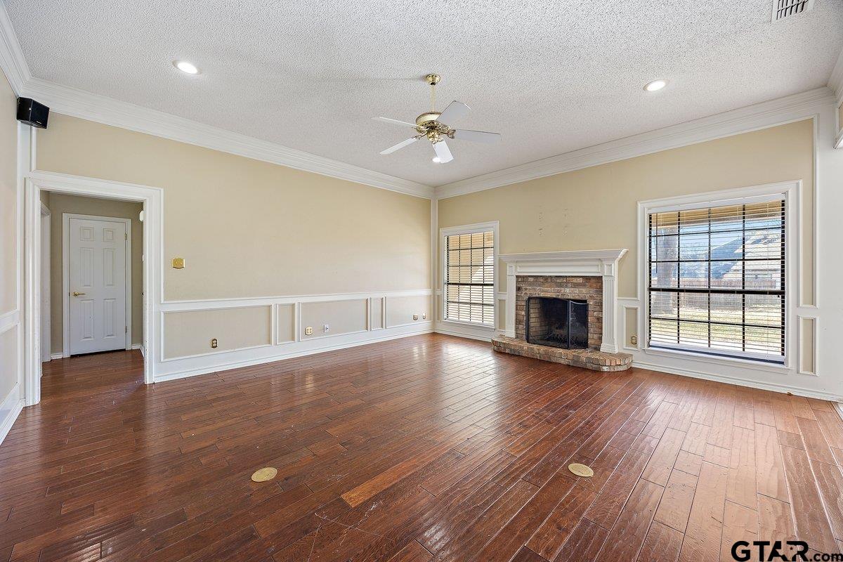 19173 Greenleaf Dr.