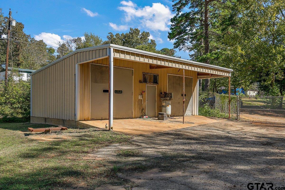 28524 US HWY 69 N
