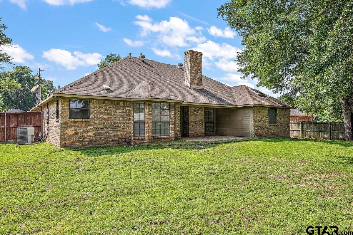19173 Greenleaf Dr