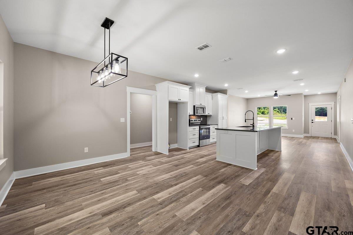 437 Tara Ln