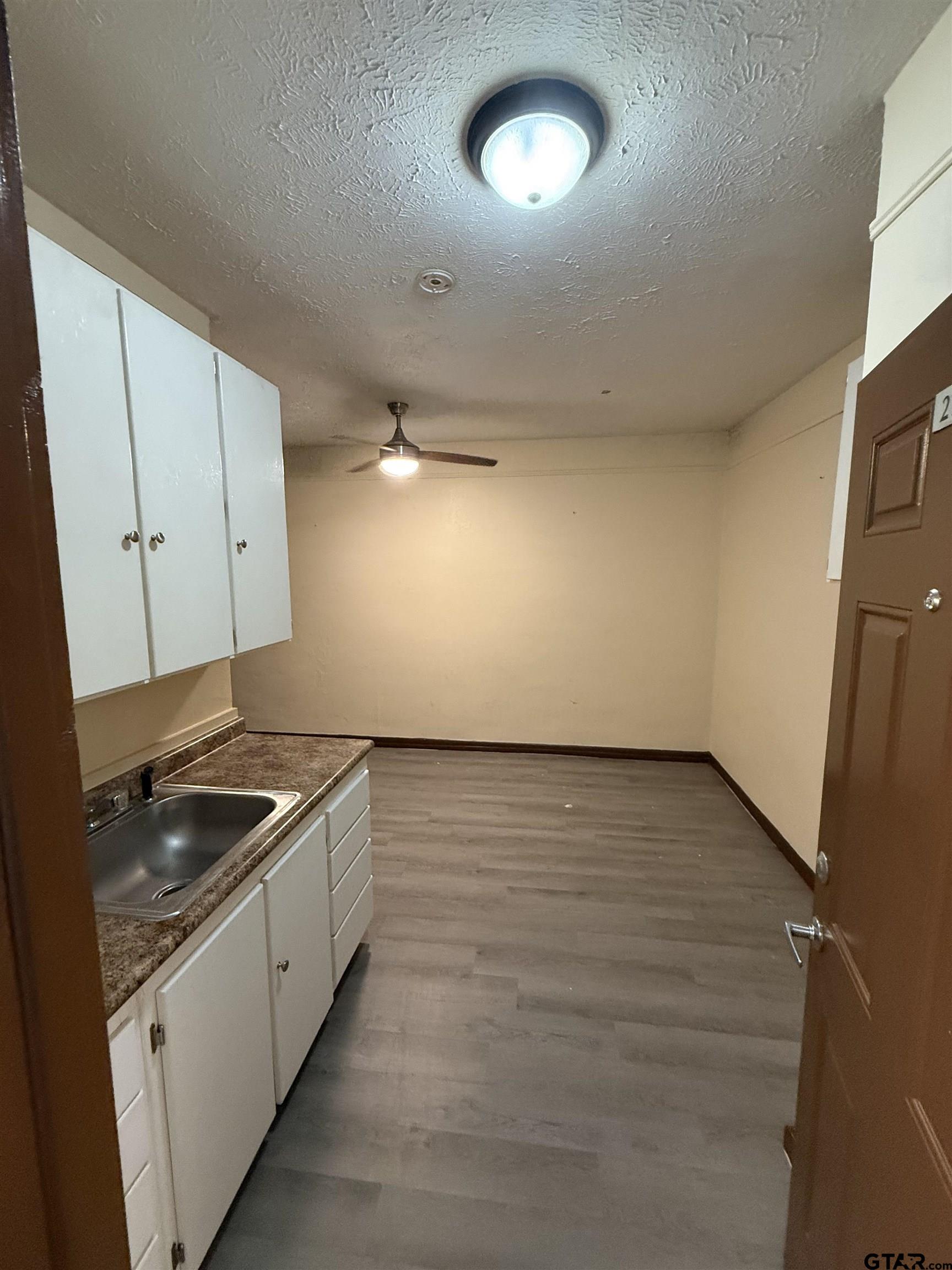 128 N Main St