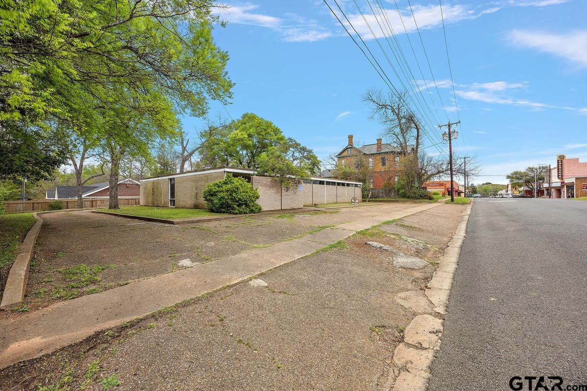 200 W 5th St