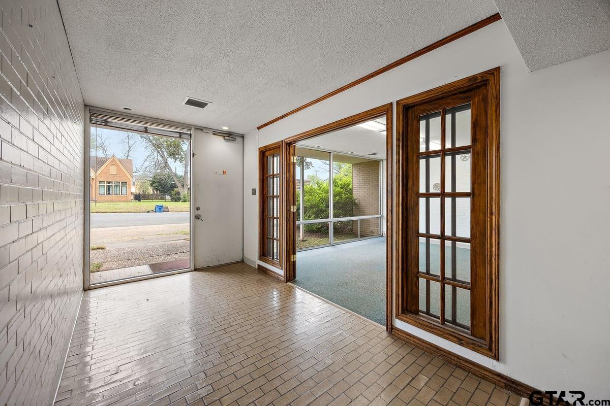 200 W 5th St