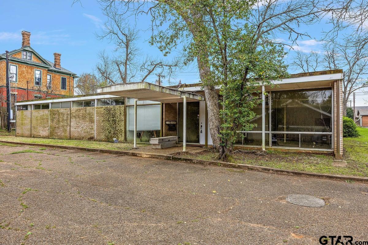 200 W 5th St